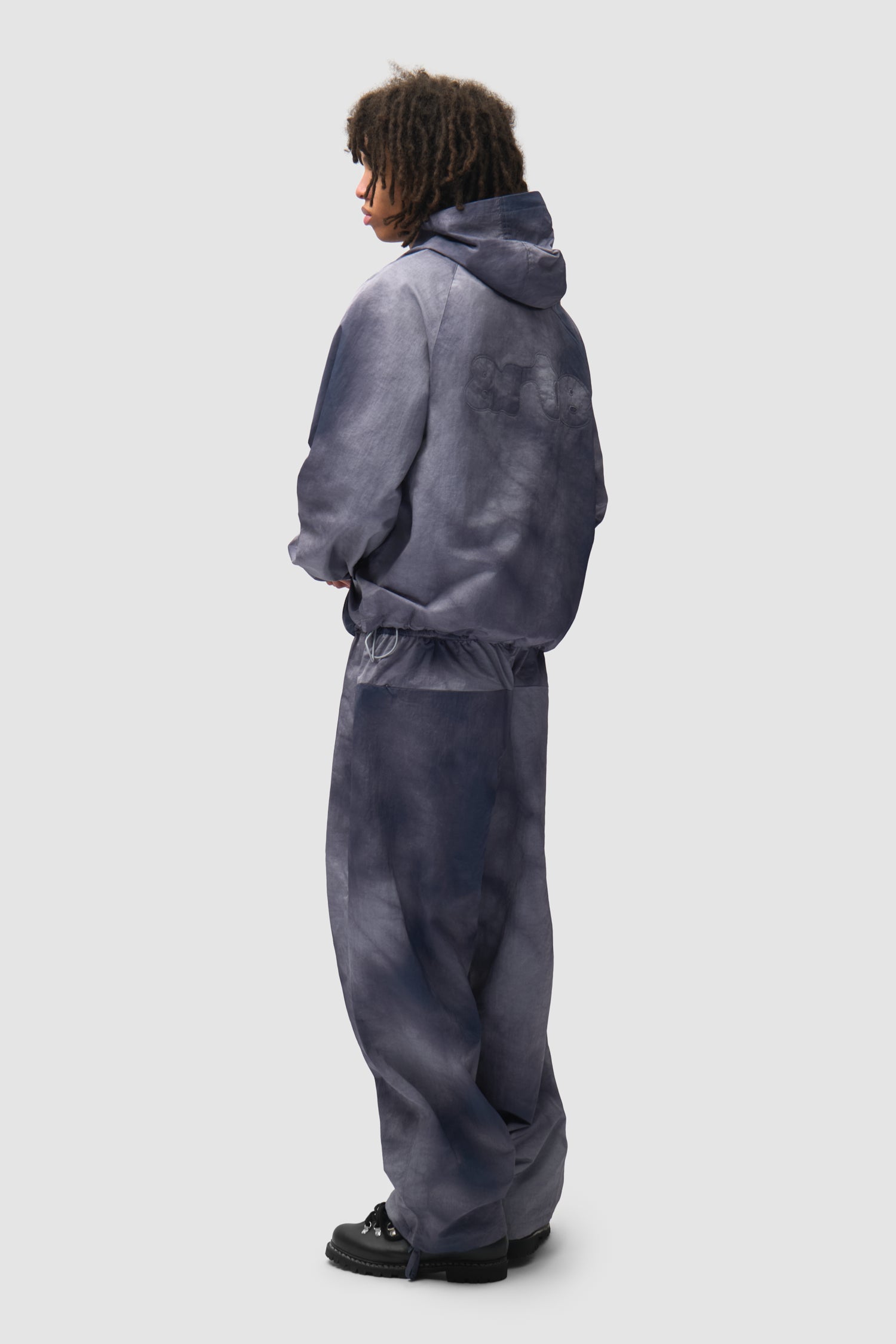 Arte Antwerp Sunfade Aero Track Jacket bleu marine — lookbook face entier