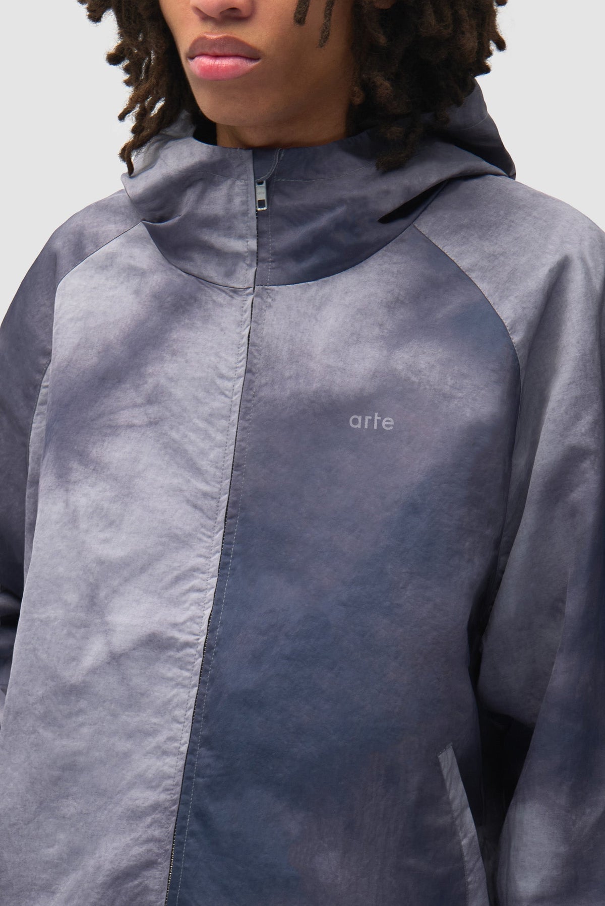 Arte Antwerp Sunfade Aero Track Jacket bleu marine — détail zip et logo