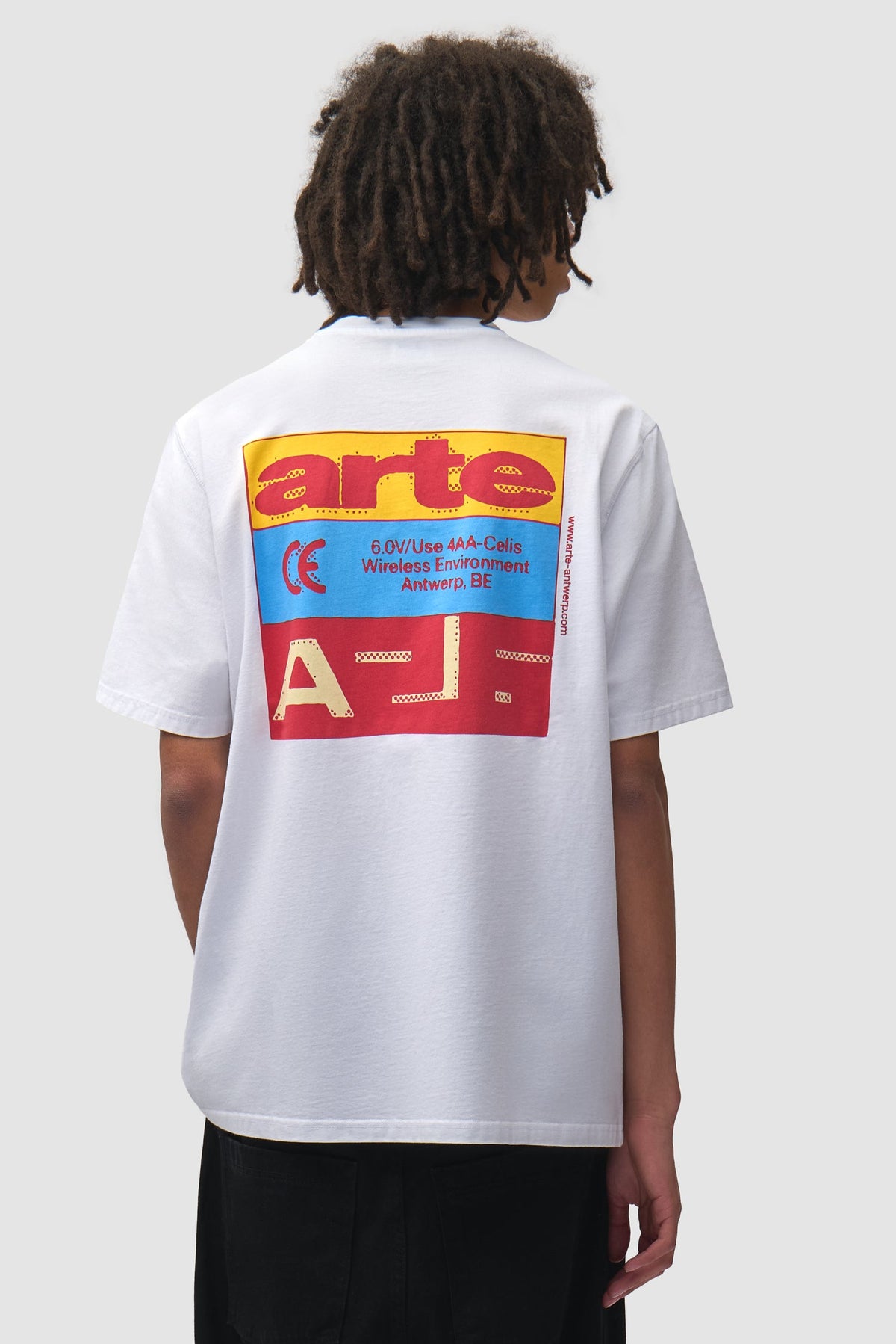 Arte Antwerp Tricolor Serial T-shirt blanc — lookbook dos