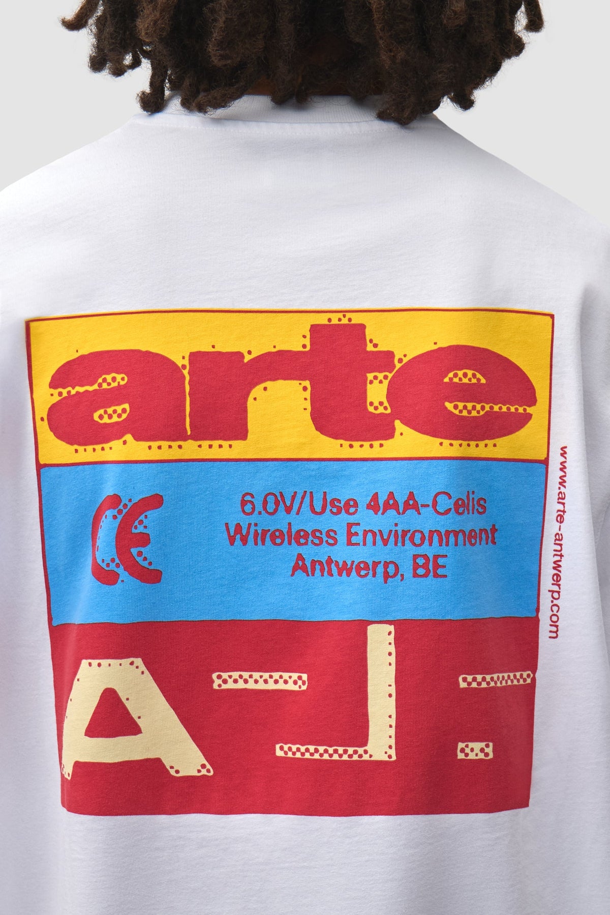 Arte Antwerp Tricolor Serial T-shirt blanc — détail graphisme Tricolor Serial