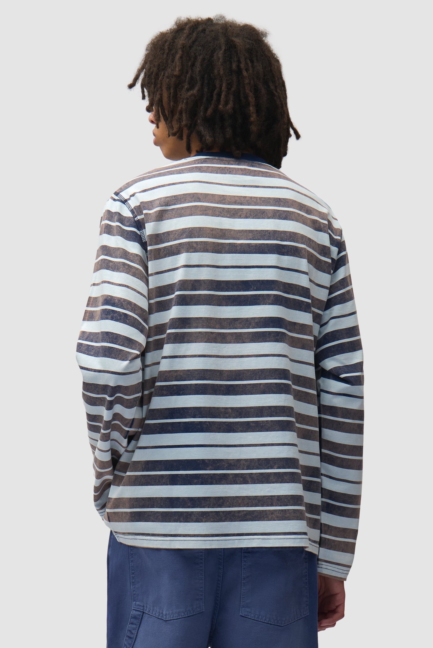 Arte Antwerp Sunfade Striped Longsleeve navy/bleu clair — lookbook dos