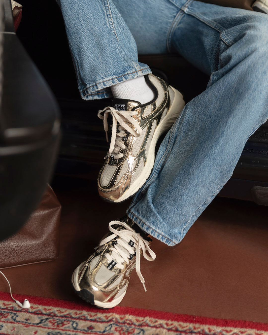 Mercer The Re-Run Cracked gold — lookbook pied