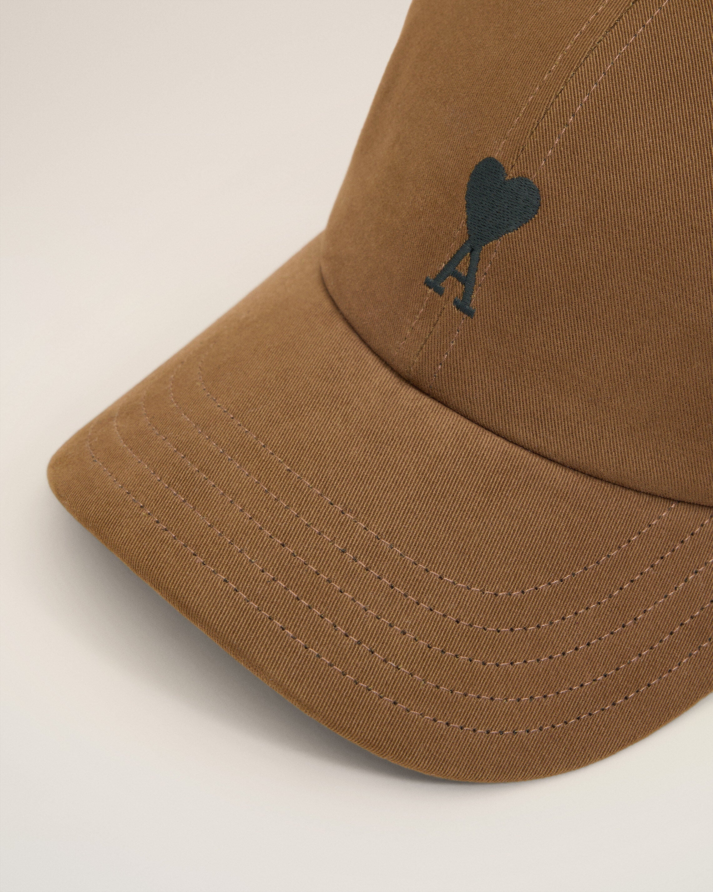 Ami Paris - Casquette marron noisette Broderie Ami de Coeur noir - Accessoires - UCP265.AW0041