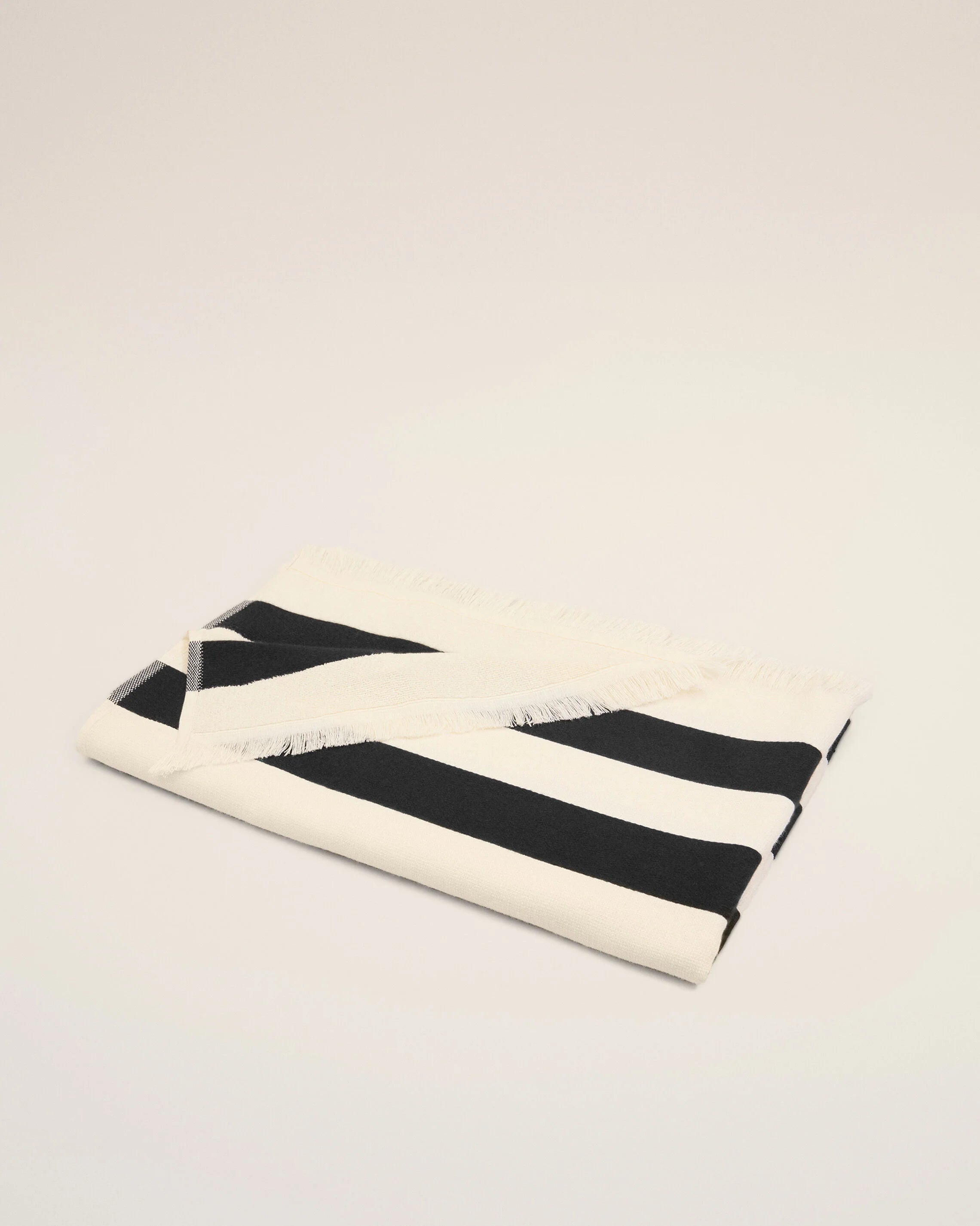 Ami Paris - Serviette de plage en coton à rayures - Noir/blanc crème-Accessoires-UTW004.AW0034