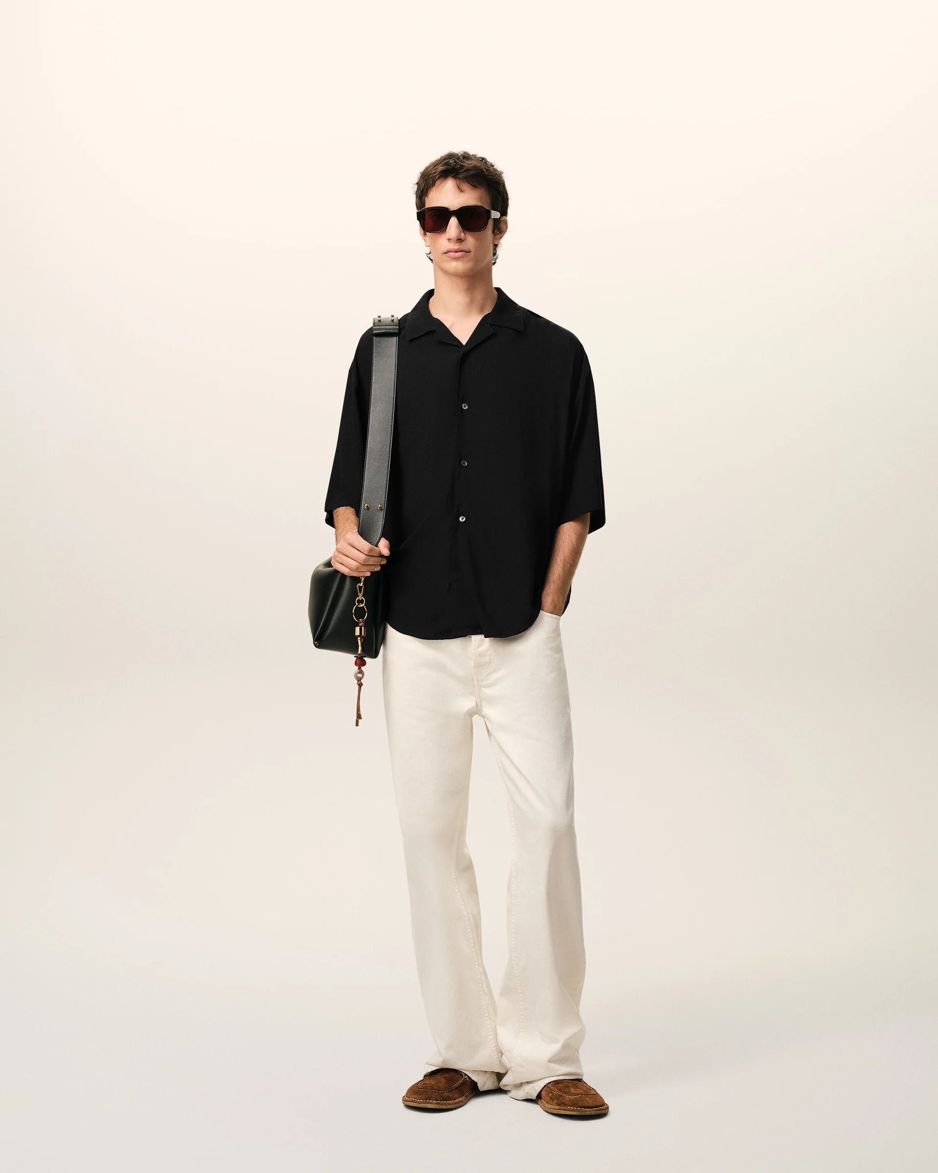 Ami Paris - Chemise boxy manches courtes logo Ami Paris brodé - Noir - Chemises - HSH830.VI0036