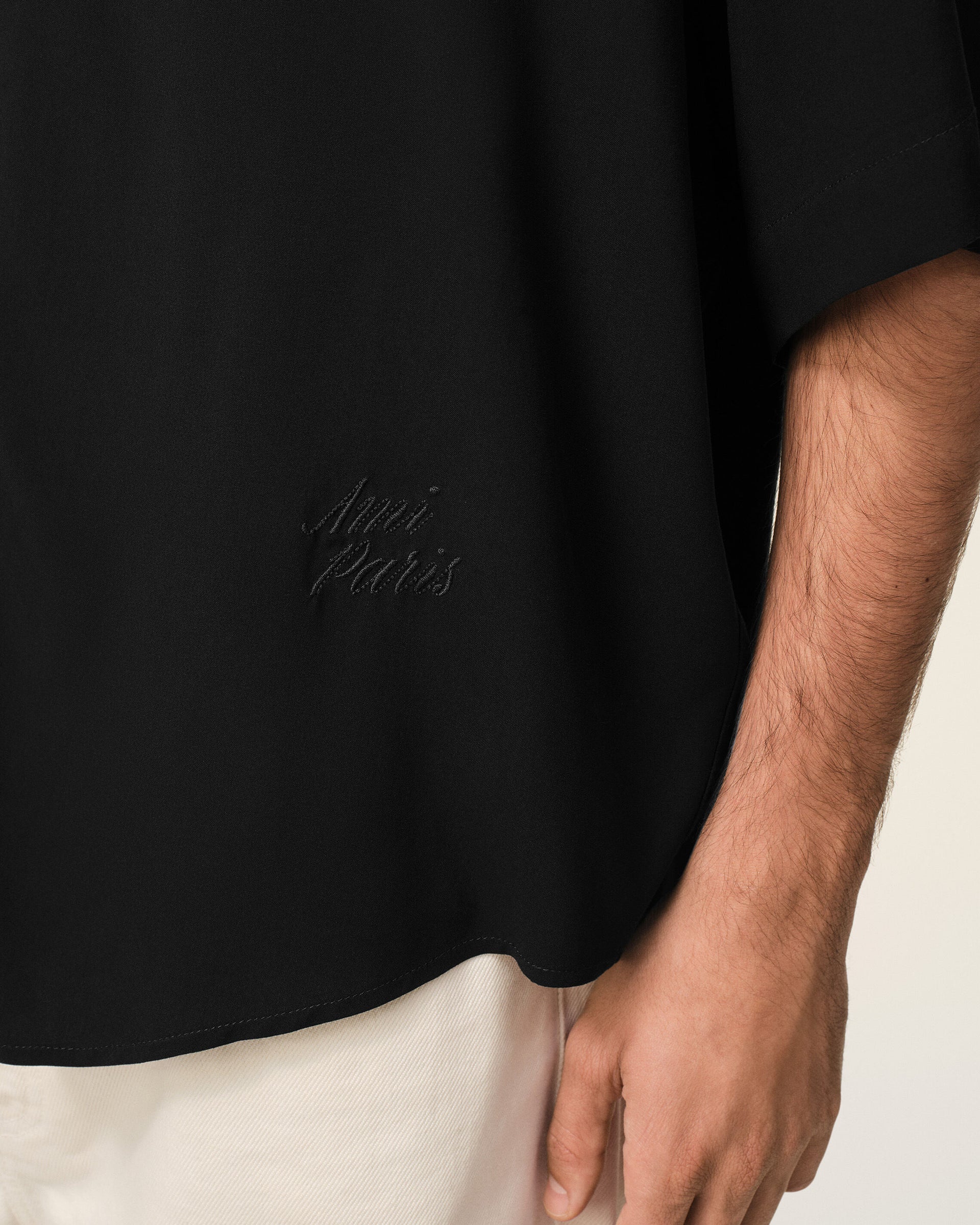 Ami Paris - Chemise boxy manches courtes logo Ami Paris brodé - Noir - Chemises - HSH830.VI0036