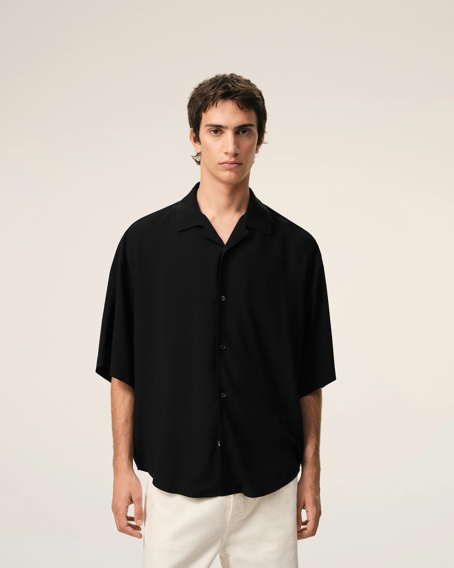 Ami Paris - Chemise boxy manches courtes logo Ami Paris brodé - Noir - Chemises - HSH830.VI0036