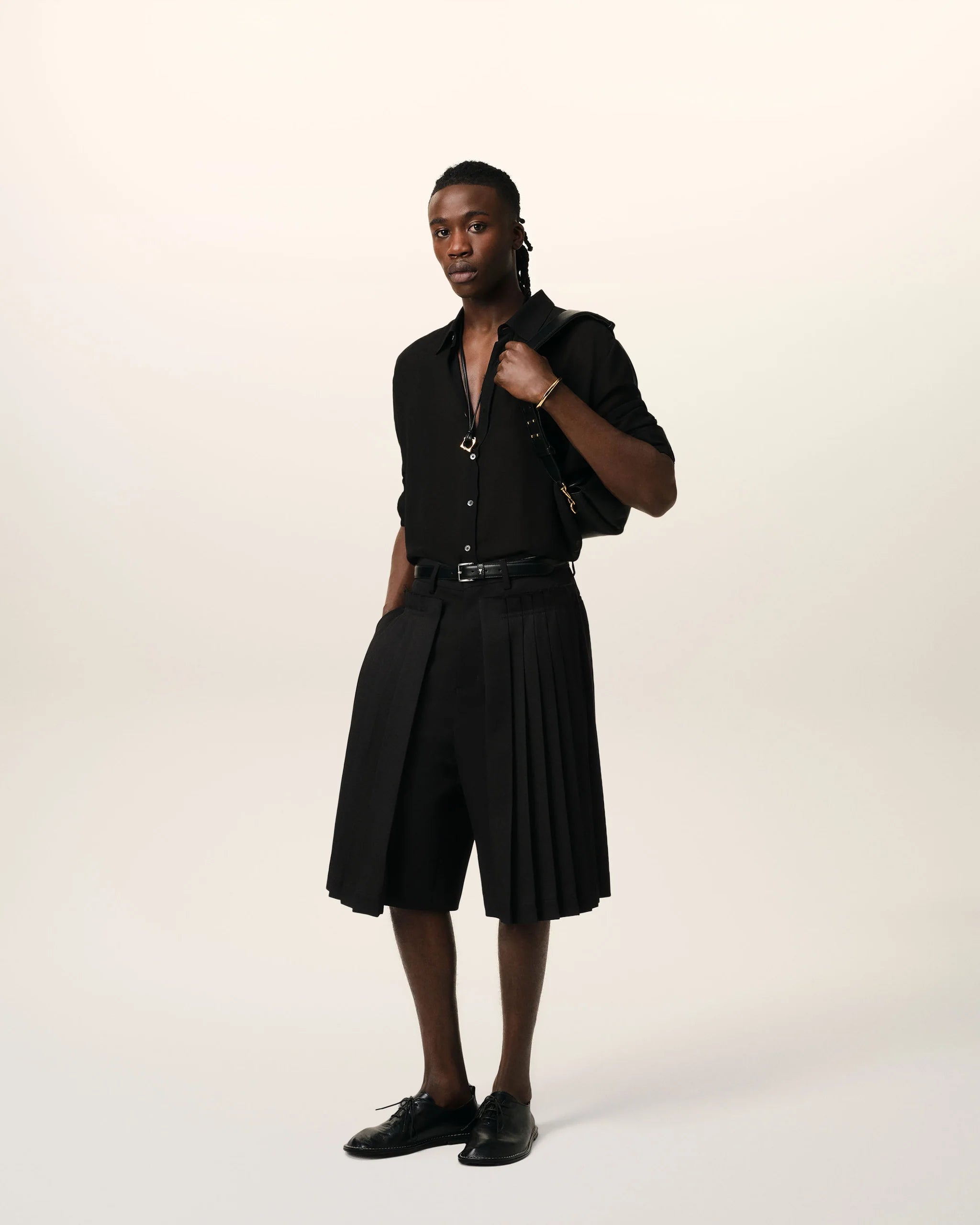 Ami Paris - Bermuda Noir Plisse En Laine - Noir - HSO519 - Pantalons et Shorts - HSO519.WV0067