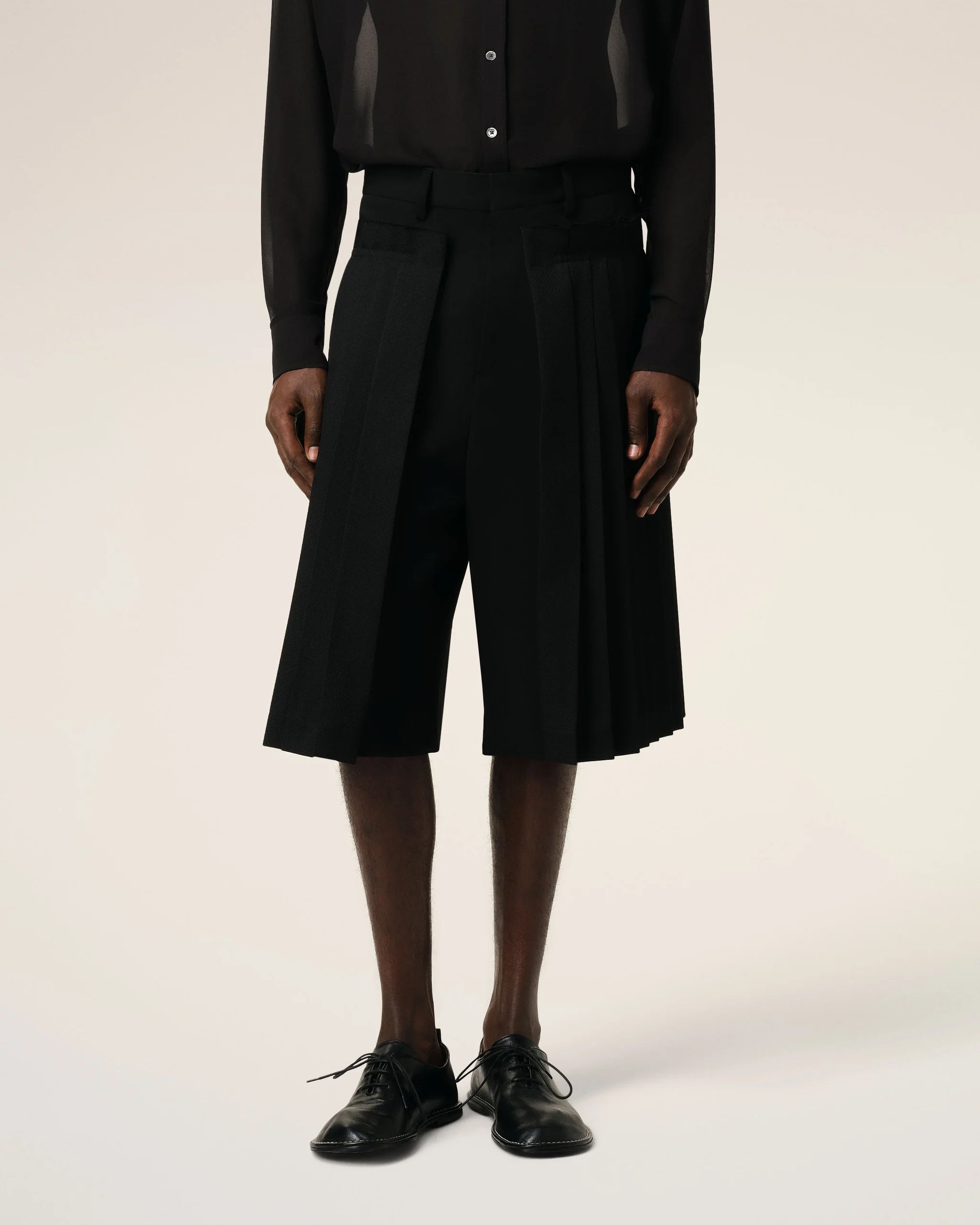 Ami Paris - Bermuda Noir Plisse En Laine - Noir - HSO519 - Pantalons et Shorts - HSO519.WV0067