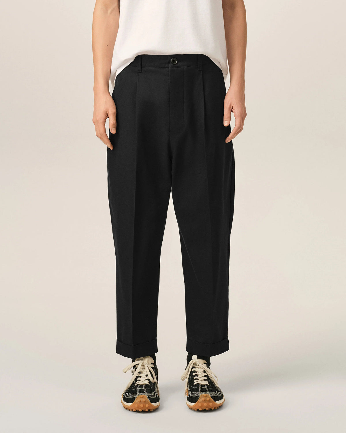 Ami Paris - Pantalon carotte ample en gabardine de coton - Noir-Pantalons et Shorts-HTR121.CO0132