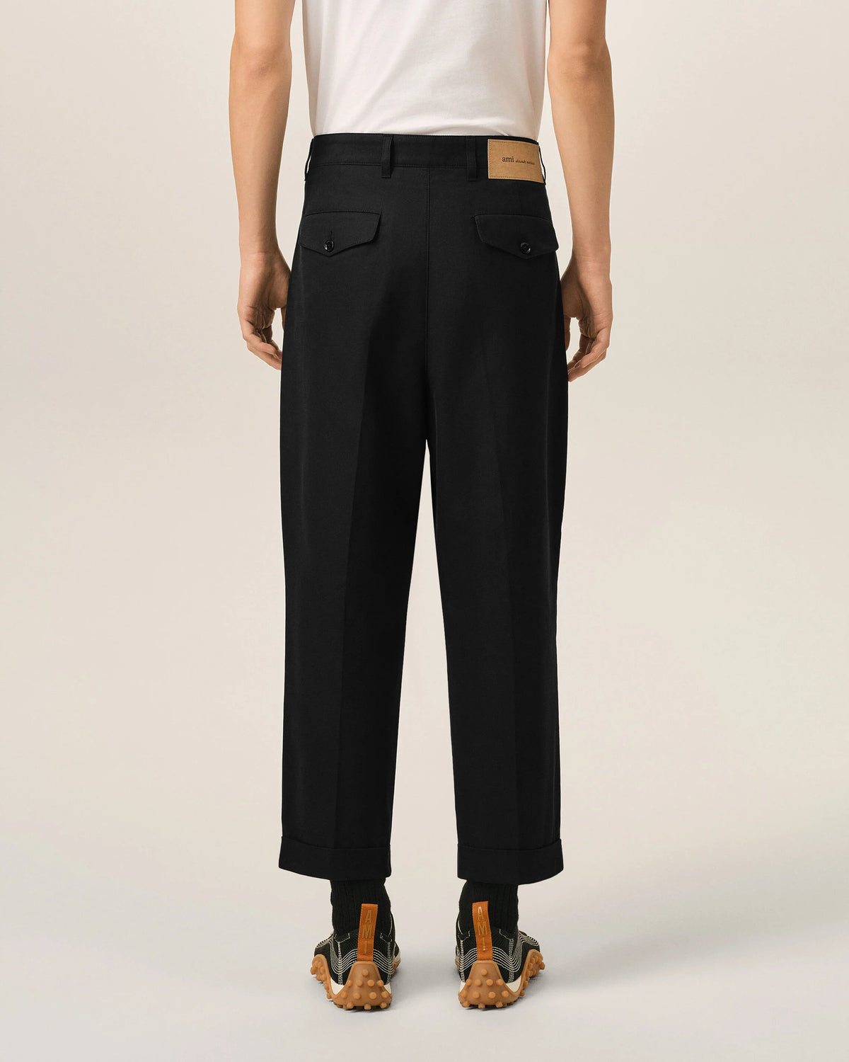 Ami Paris - Pantalon carotte ample en gabardine de coton - Noir-Pantalons et Shorts-HTR121.CO0132