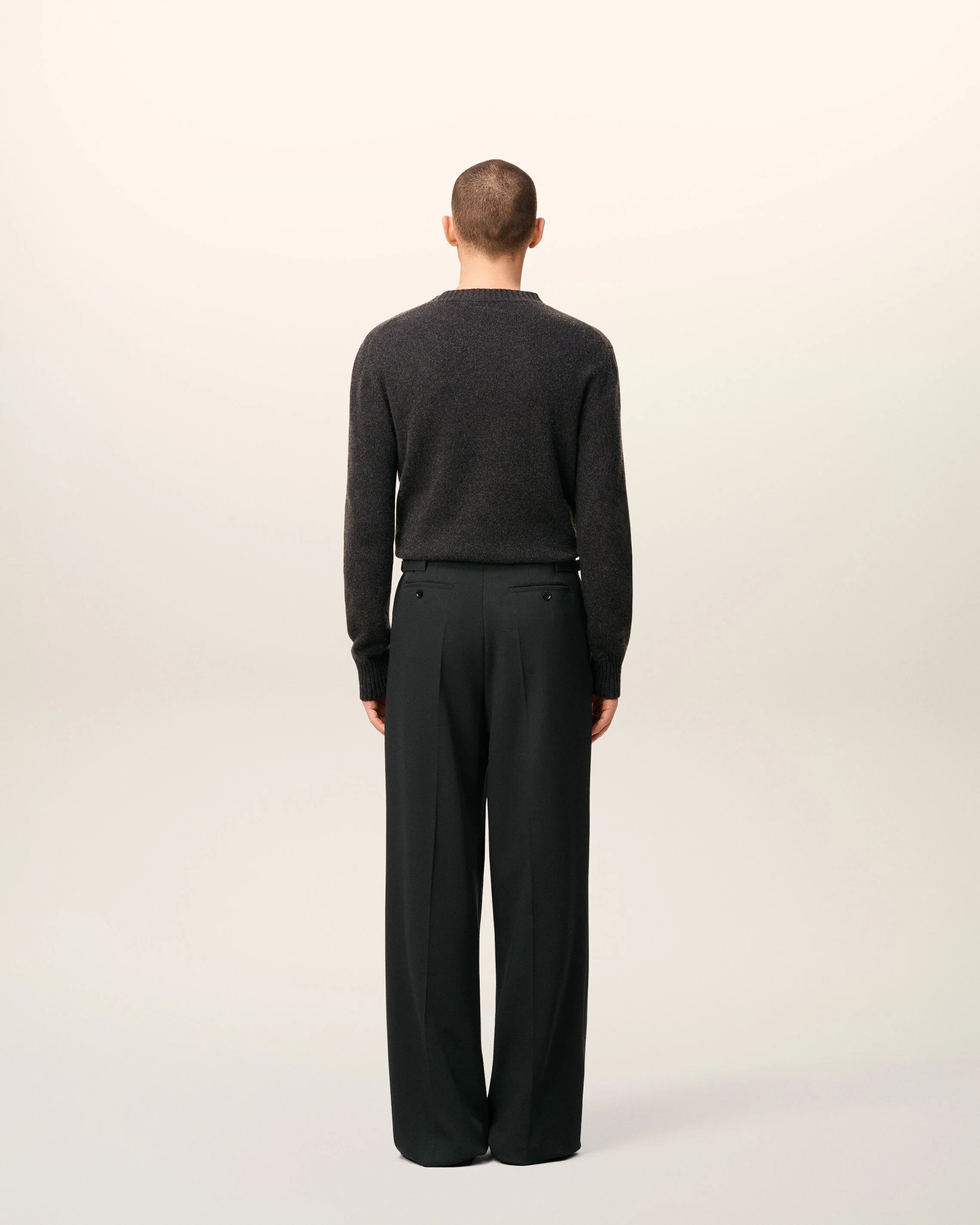 Ami Paris - Pantalon large en laine avec pattes de serrage - Anthracite - Pantalons et Shorts - HTR812.WV0066