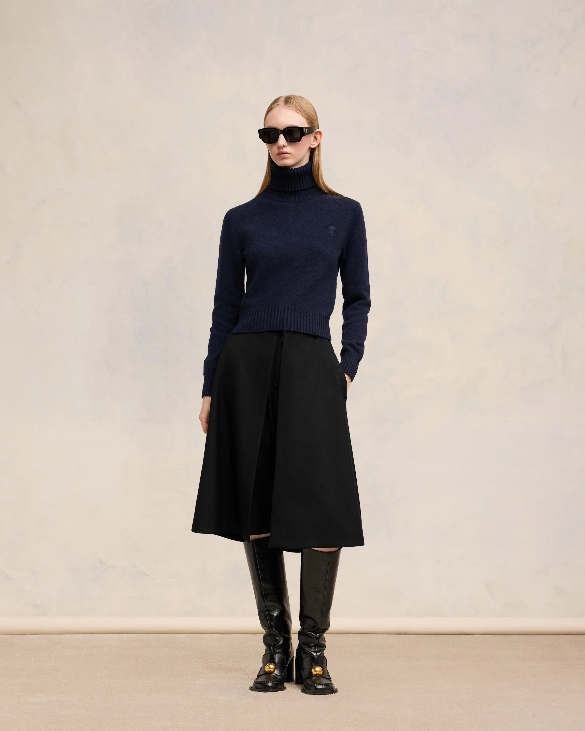 Ami Paris - Short à Pans en Gabardine de Laine Souple - Noir - Pantalons et Shorts - FSO508.WV0026