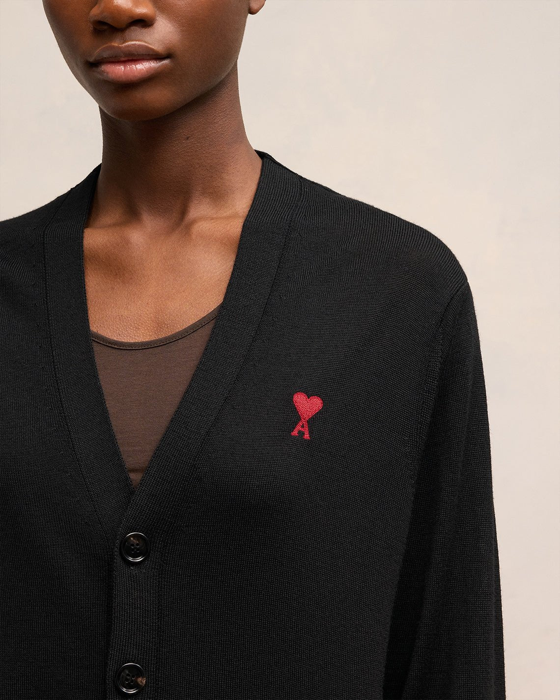 Ami Paris - Cardigan en Laine Extrafine Ami de Cœur - Noir - Pulls et Sweats - BFFKC111.KN0025