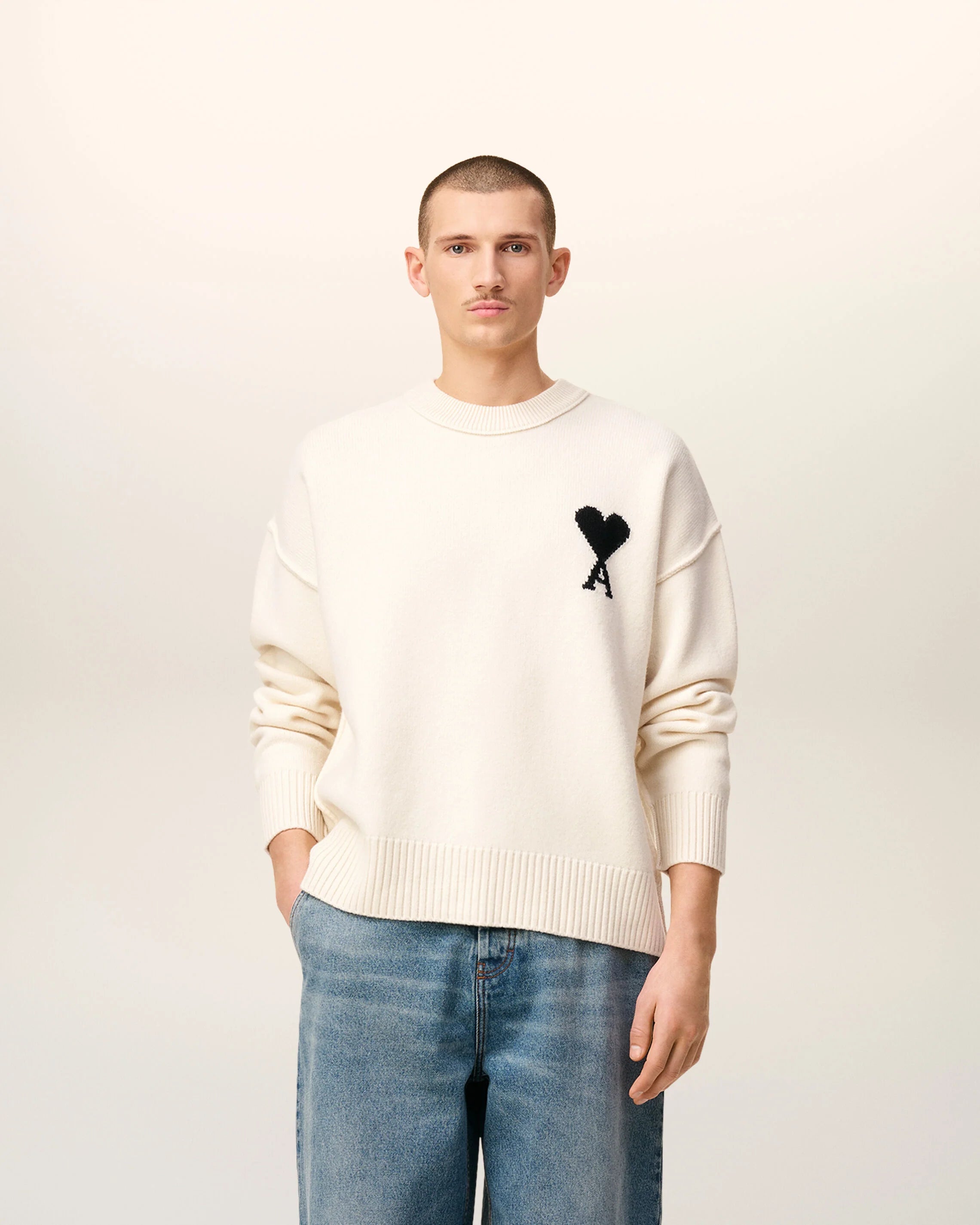 Ami Paris - Pull écru en laine col rond Ami de coeur - Ecru/noir - Pulls et Sweats - UKS838.018