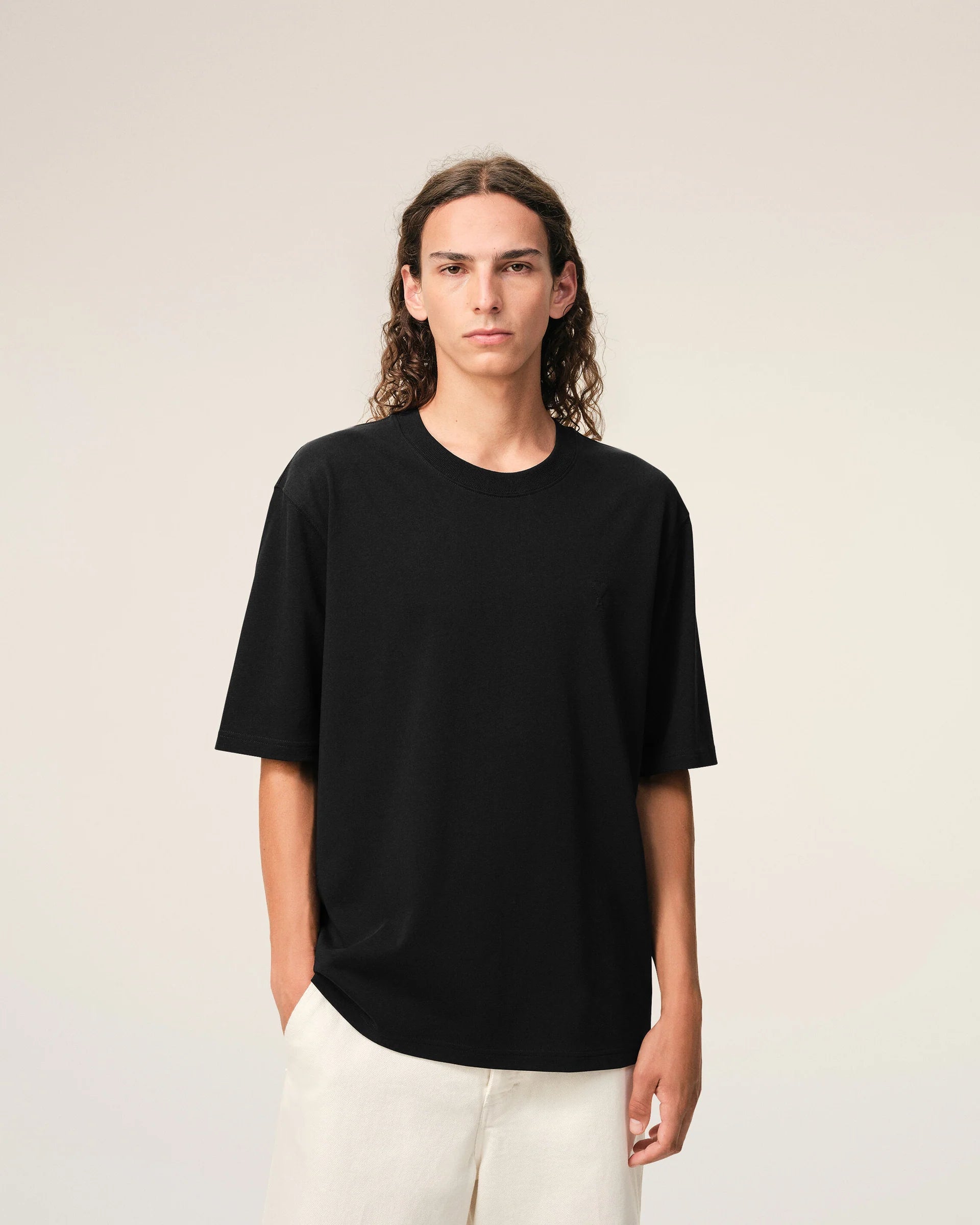 Ami Paris - T-shirt épais boxy avec Ami de coeur embossé - Noir