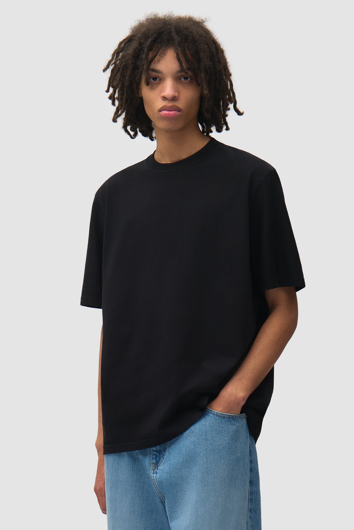 Arte Antwerp AW26 Pink Serial T-shirt noir — lookbook