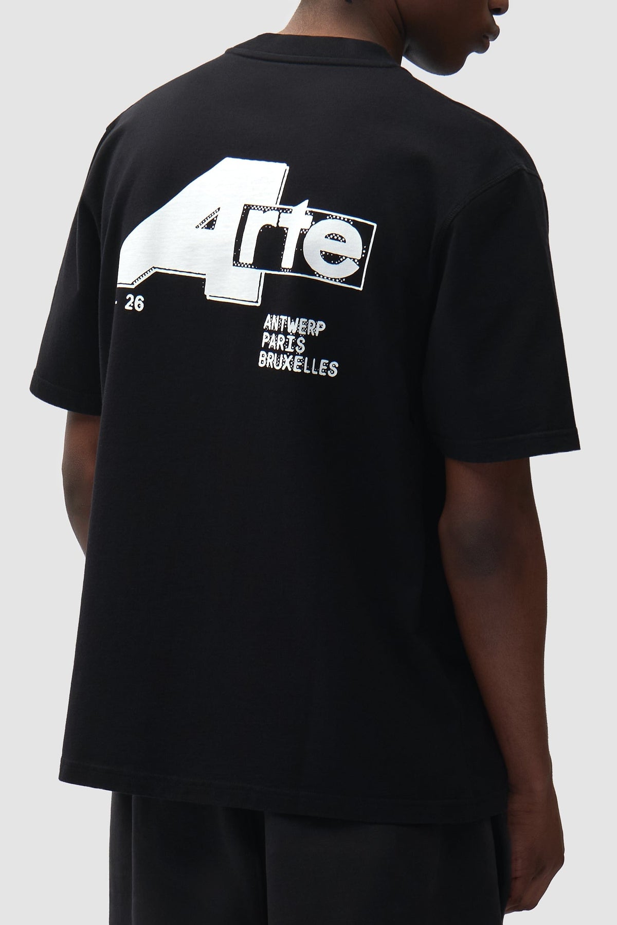 Arte Antwerp T-shirt Big A noir – porté de dos, plan rapproché