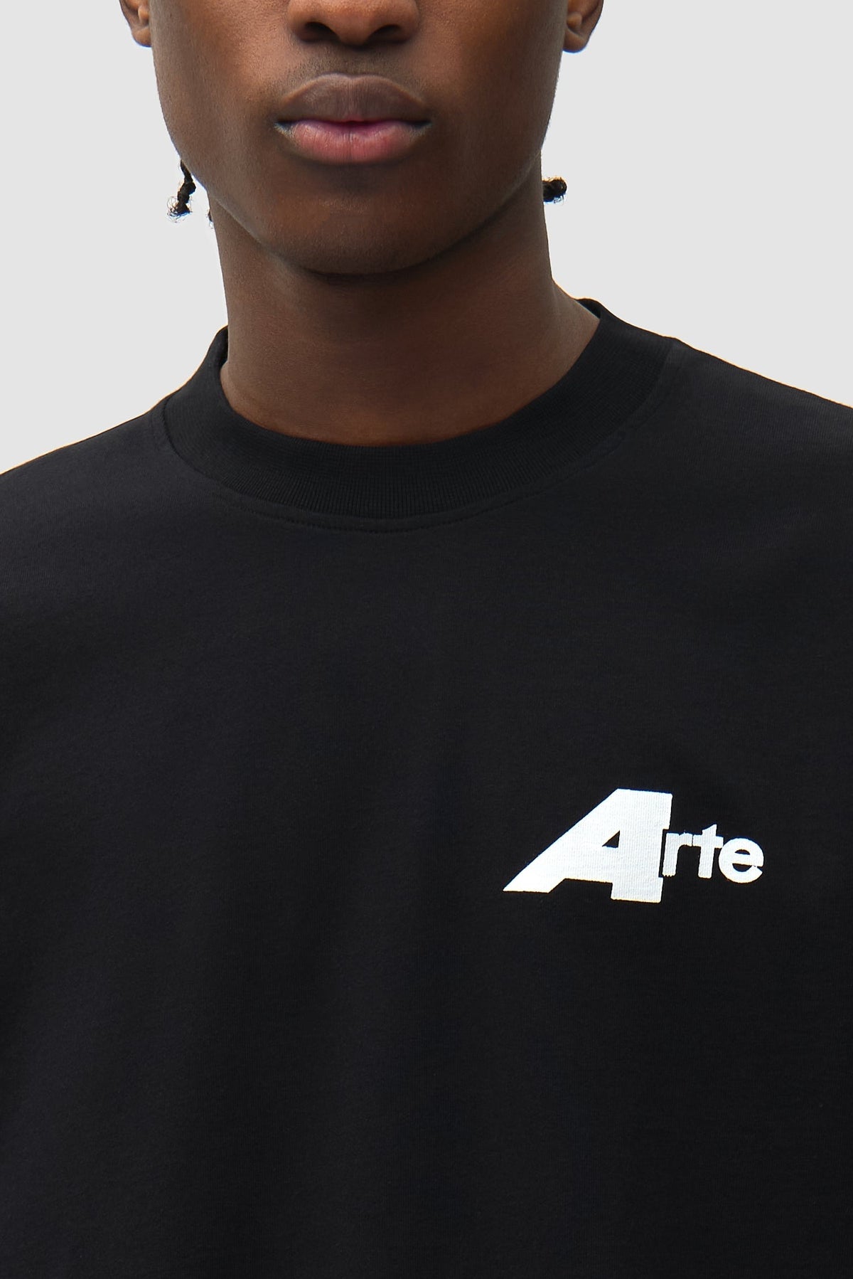 Arte Antwerp T-shirt Big A noir – détail du logo imprimé sur la poitrine
