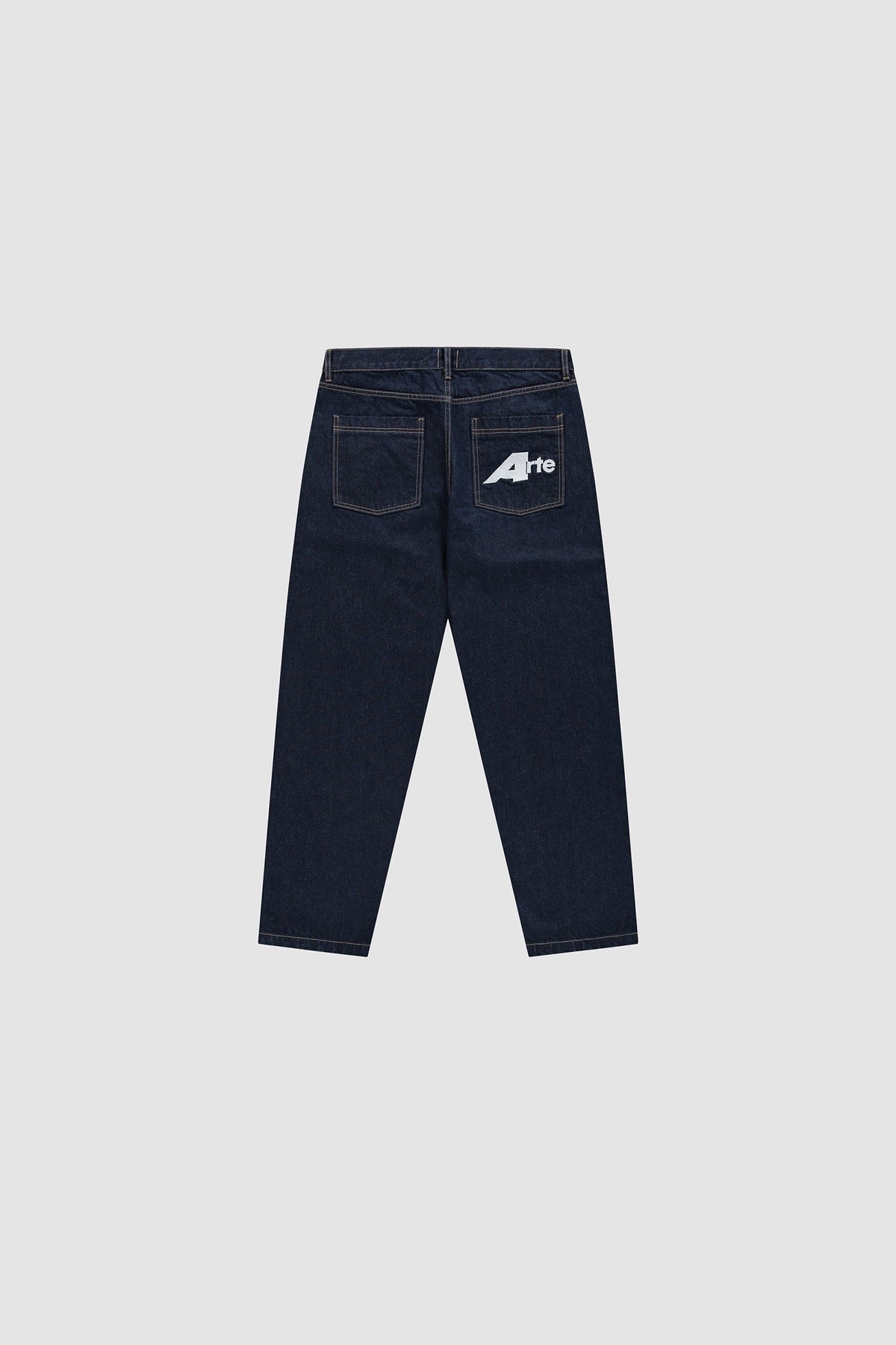 Arte Antwerp Jean Big A Uniform denim brut – packshot de face sur fond gris