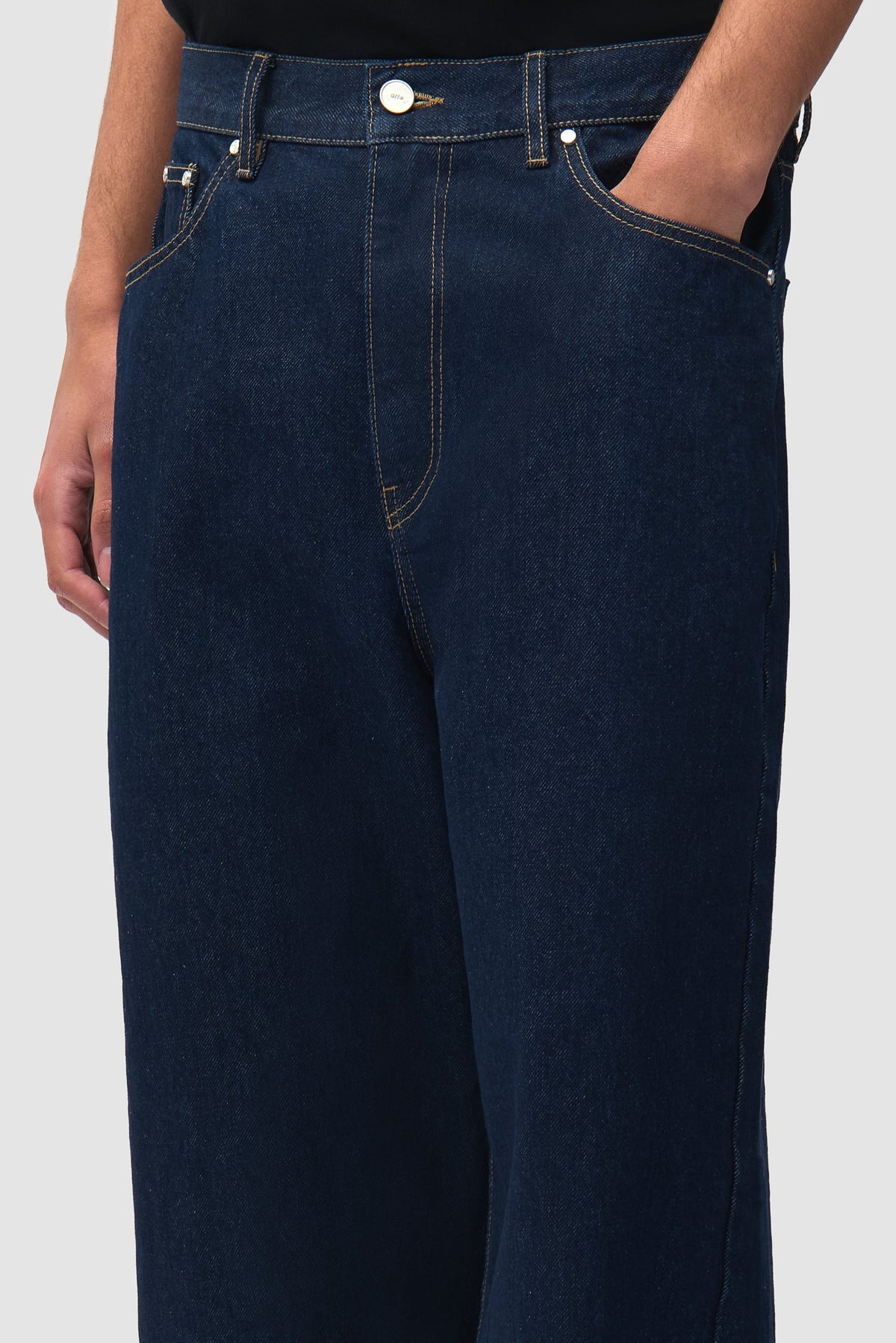 Arte Antwerp Jean Big A Uniform denim brut – détail des poches avant