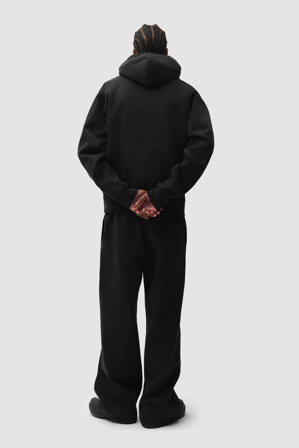 Arte Antwerp Sweat à capuche Cor noir – porté de dos, en pied