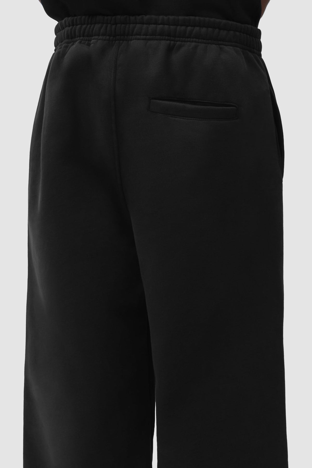 Arte Antwerp Pantalon de jogging Cor noir – détail de la poche arrière