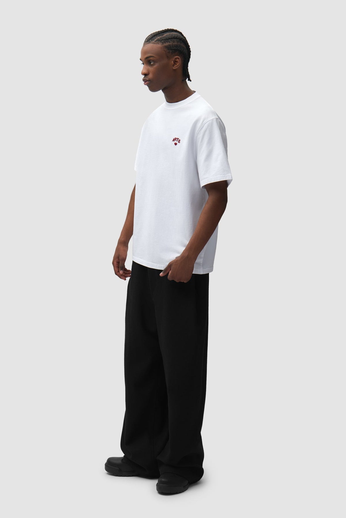Arte Antwerp T-shirt Cor blanc – porté de trois-quarts, en pied