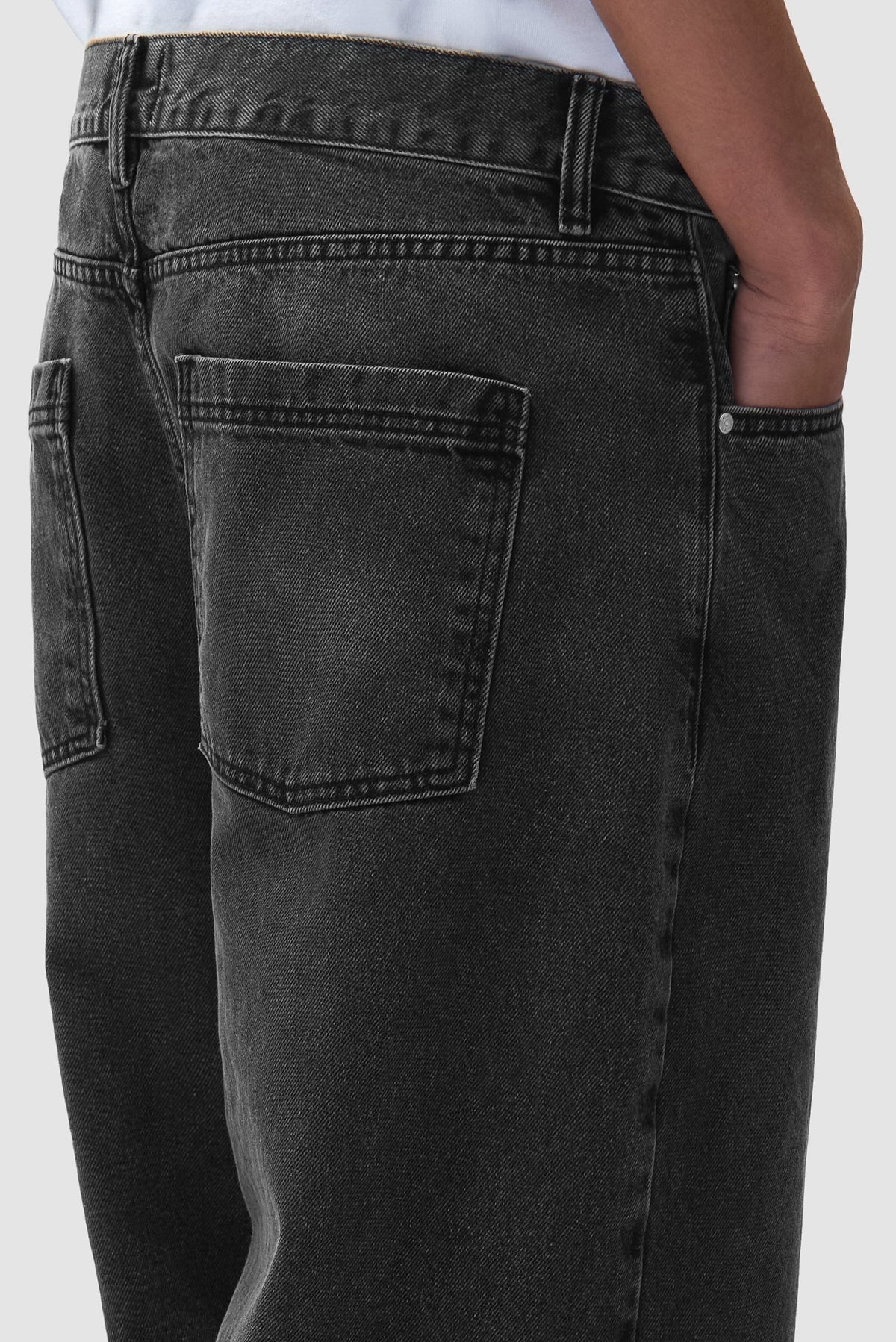 Arte Antwerp Jean Cor Uniform noir – détail de la poche arrière