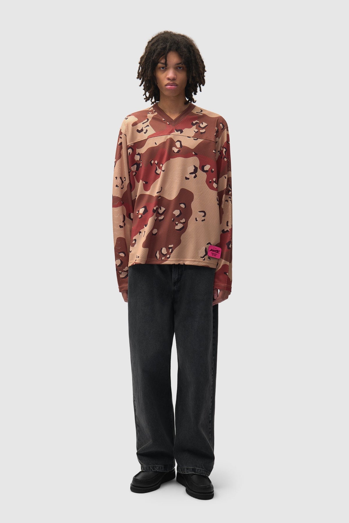 Arte Antwerp Jean Cor Uniform noir – porté de face, en pied