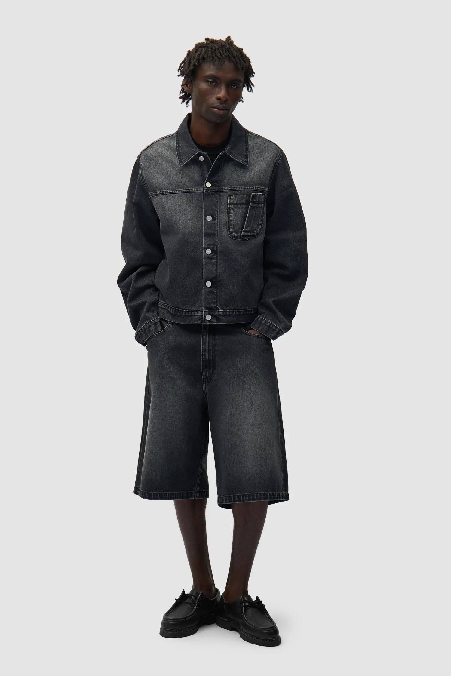 Arte Antwerp – Round pocket Denim Short Fade Black - Pantalons et Shorts - SS26-210SHO