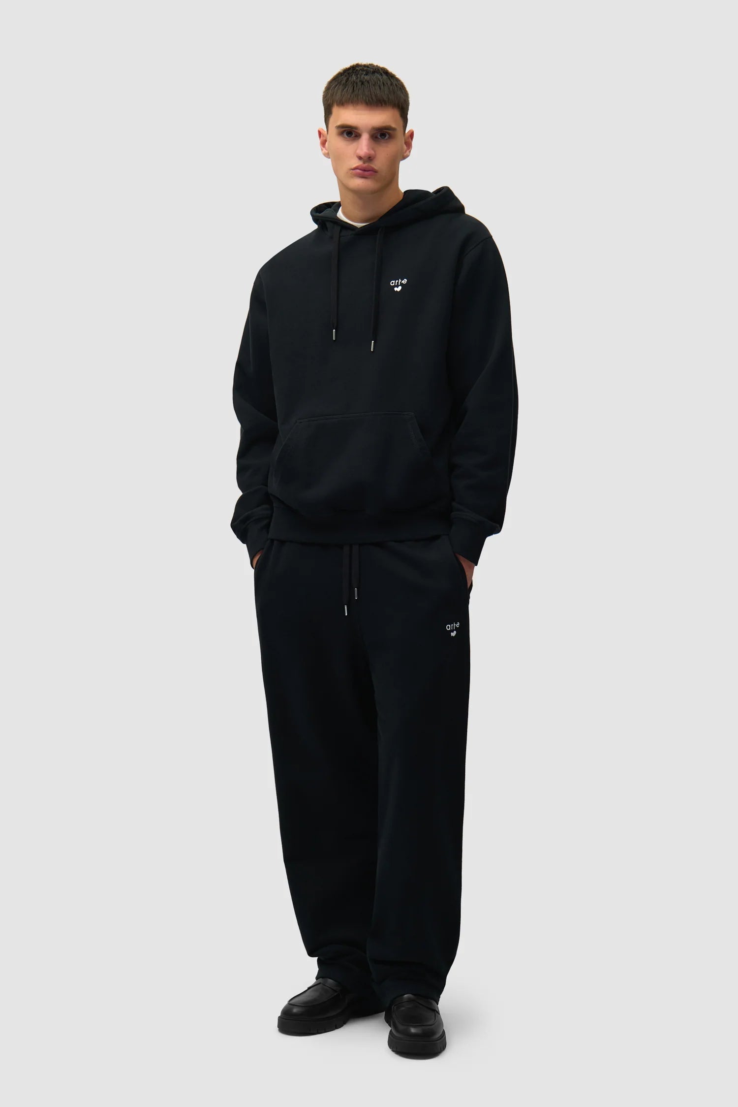 Arte Antwerp – Heart Logo Hoodie Black - Pulls et Sweats - SS26-133H