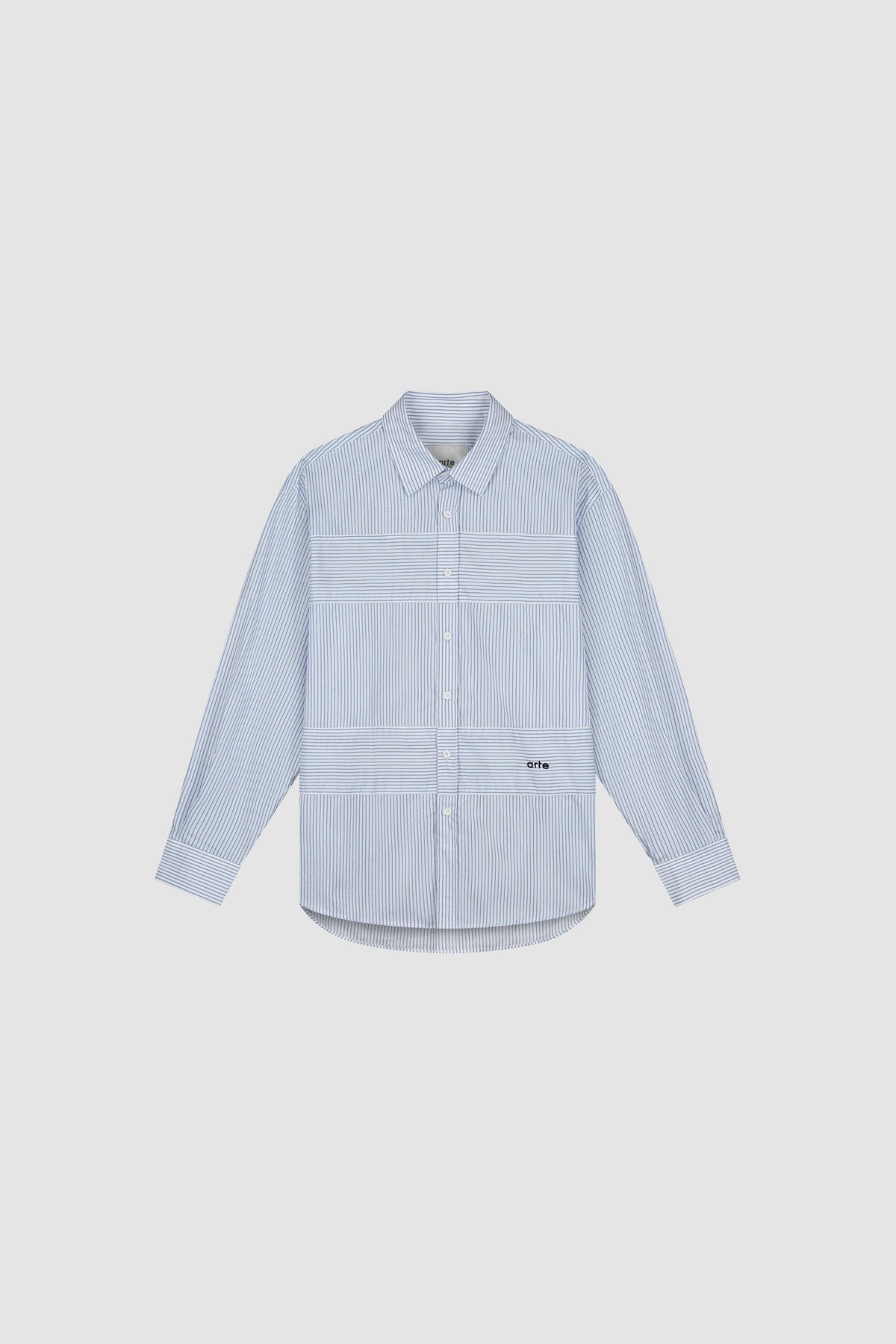 Arte Antwerp Chemise Striped Gallery bleue – packshot de face sur fond gris