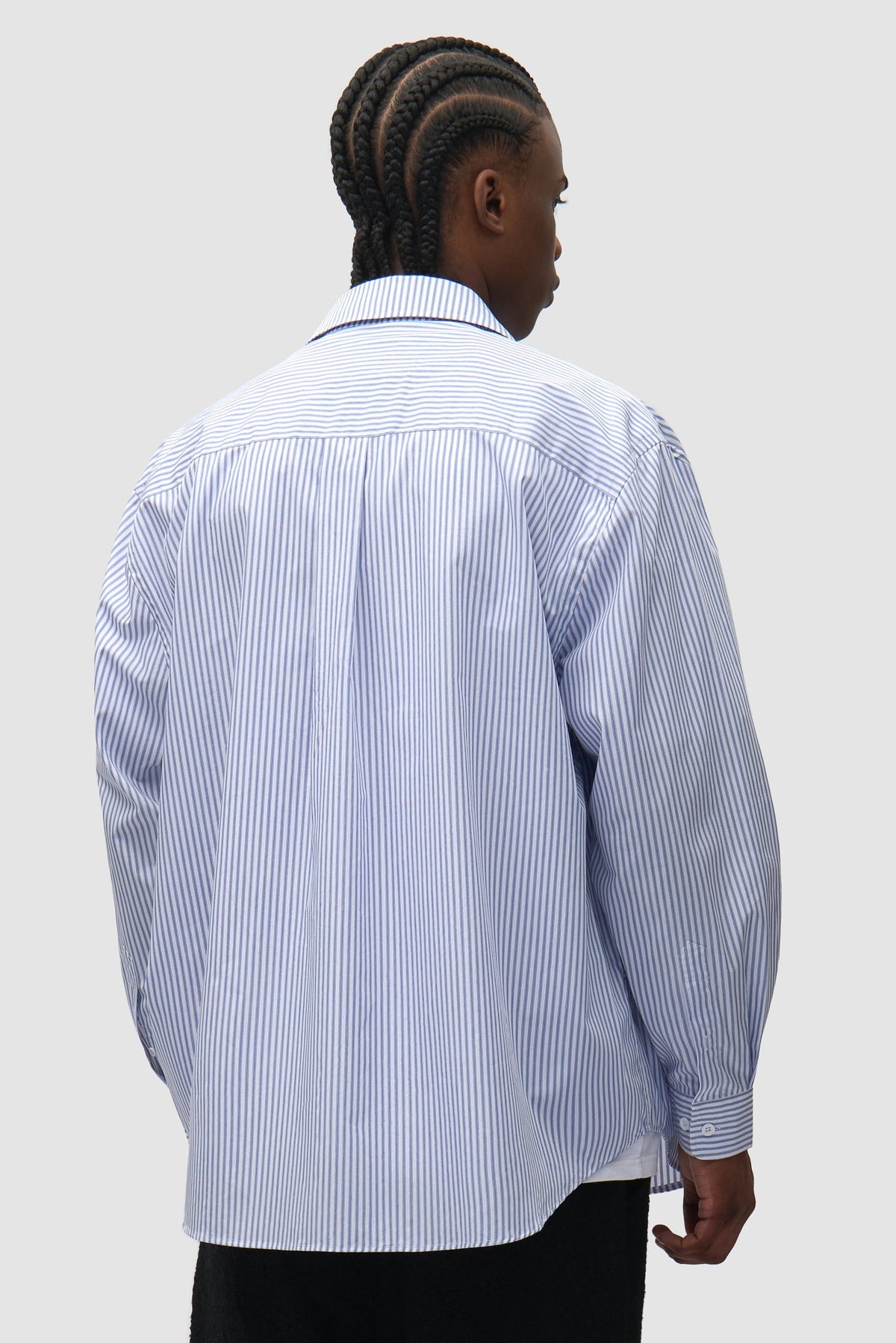 Arte Antwerp Chemise Striped Gallery bleue – porté de dos, plan buste