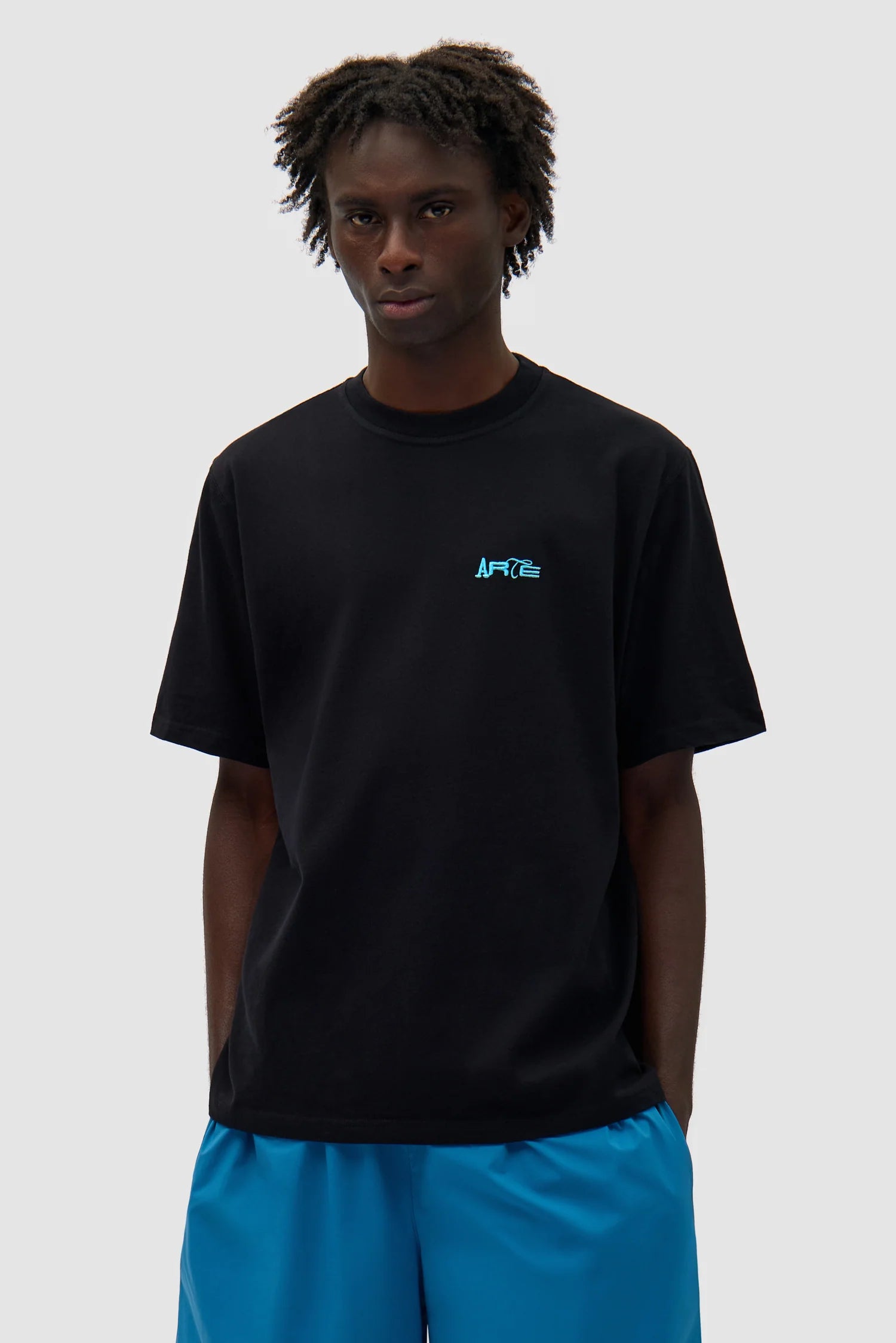 Arte Antwerp - Back Logo People T-shirt - Black - T-shirts - SS25 - 099T