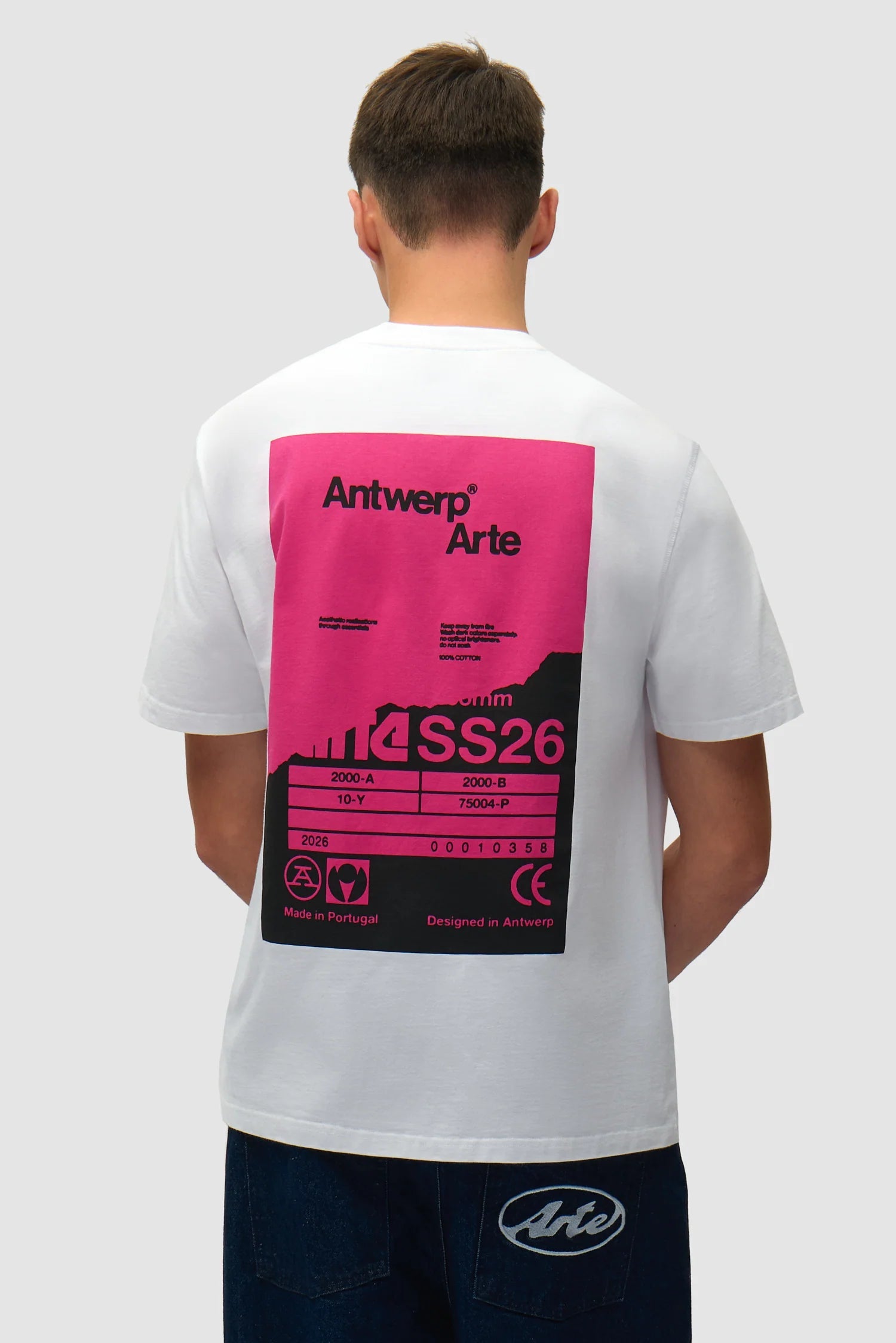 Arte Antwerp – Back Poster T-shirt White - T-shirts - SS26-099T