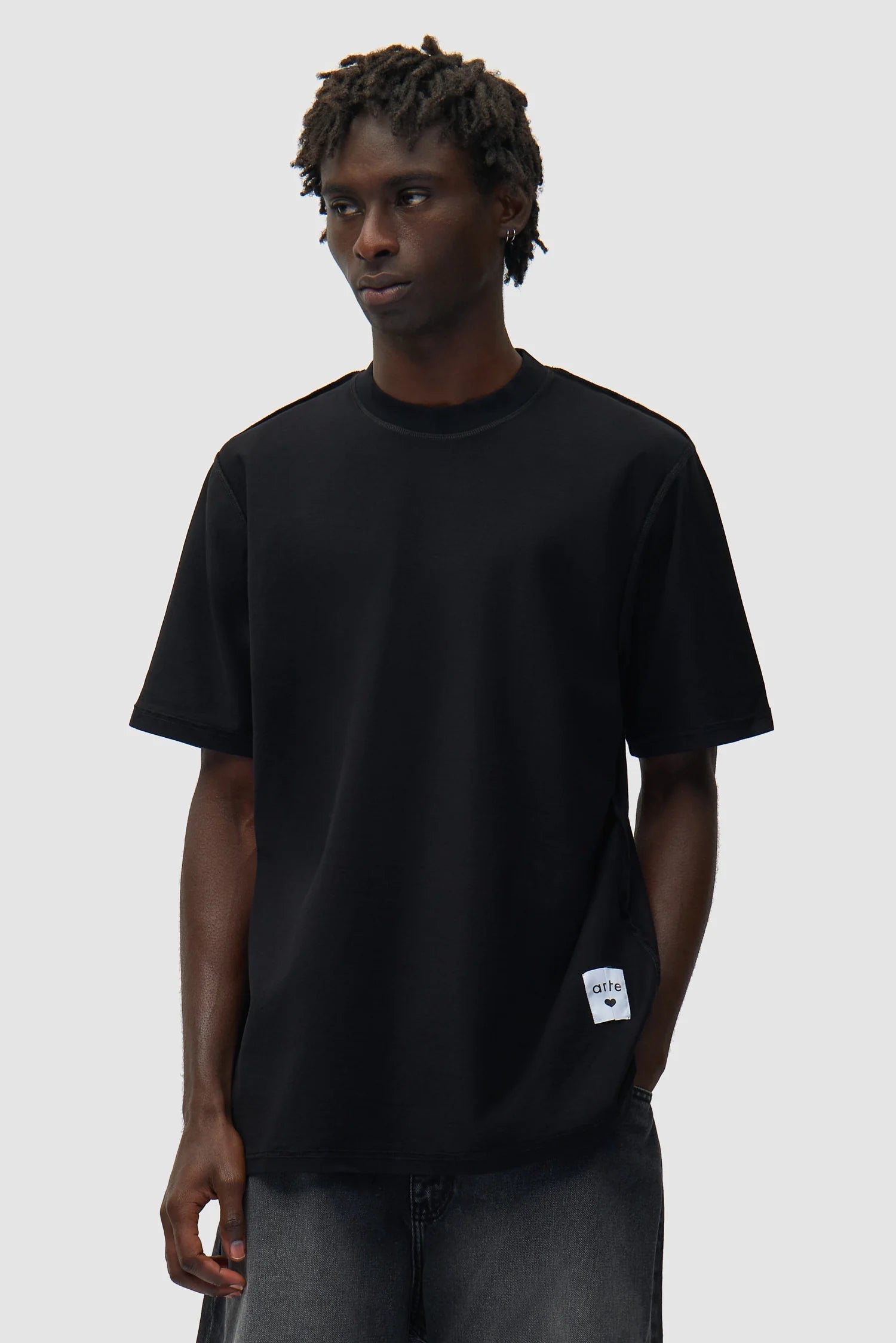 Arte Antwerp – Reversible label T-shirt Black - T-shirts - SS26-190T