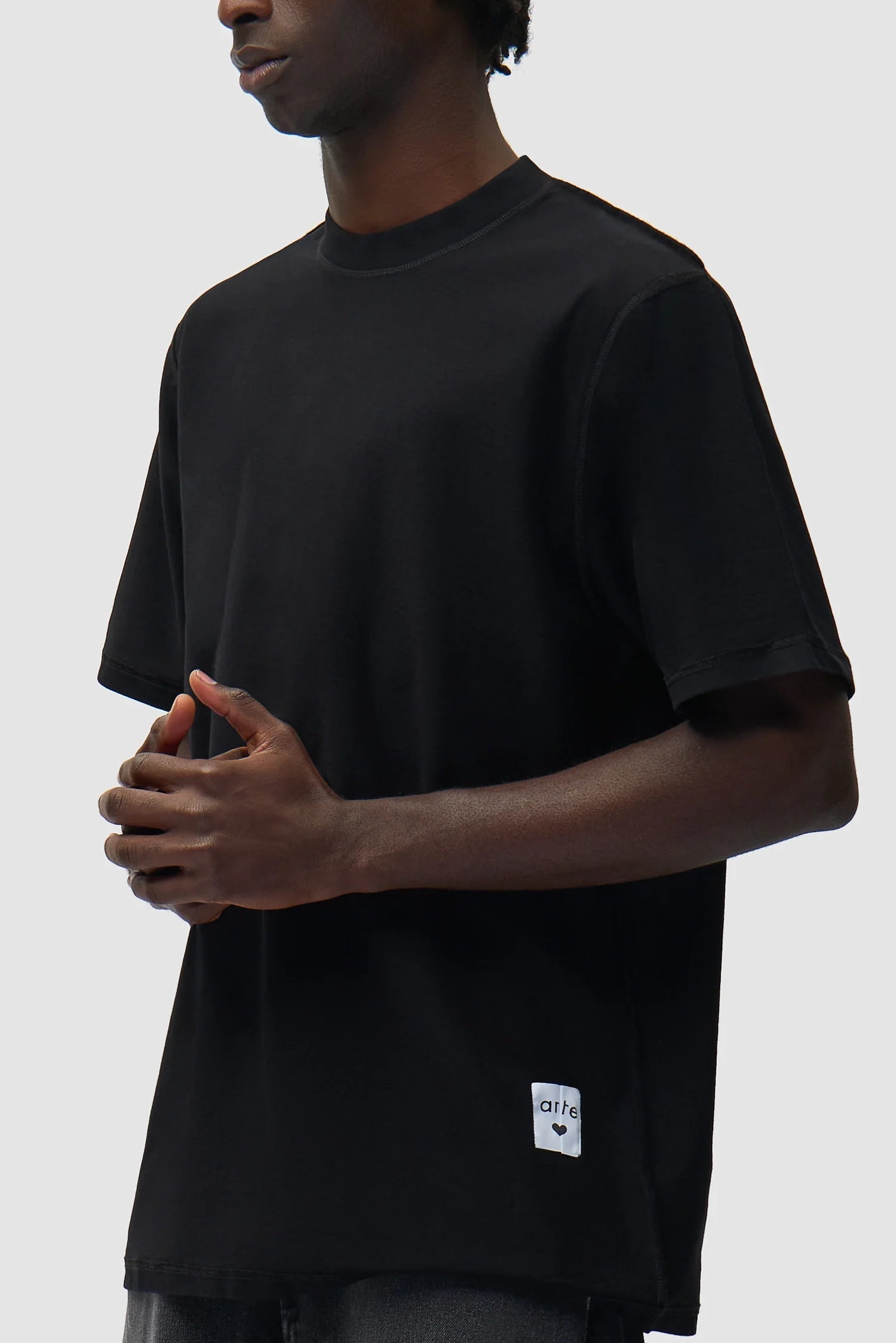 Arte Antwerp – Reversible label T-shirt Black - T-shirts - SS26-190T