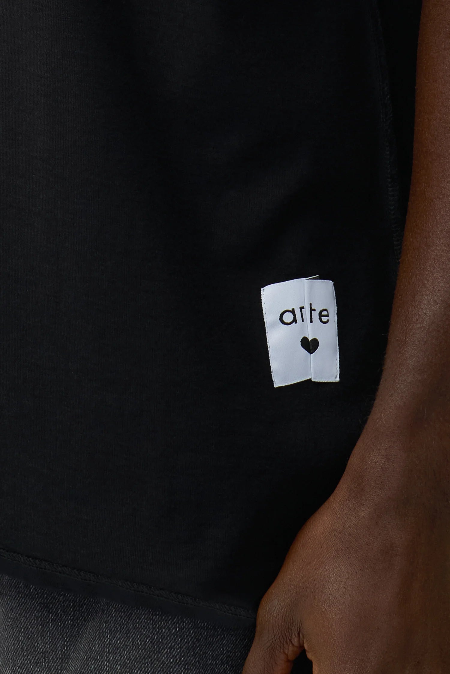 Arte Antwerp – Reversible label T-shirt Black - T-shirts - SS26-190T