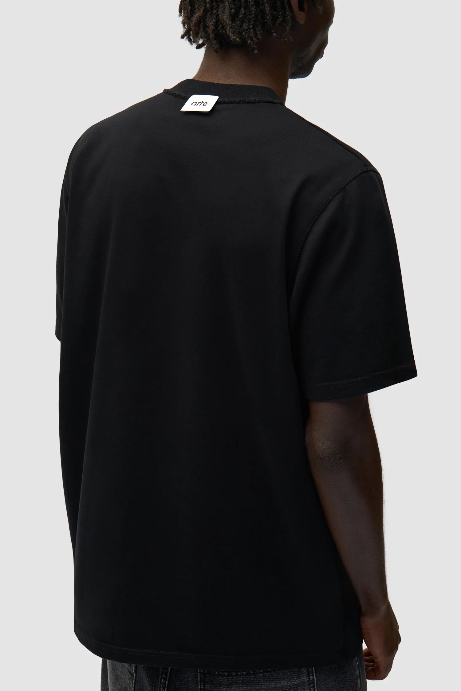Arte Antwerp – Reversible label T-shirt Black - T-shirts - SS26-190T