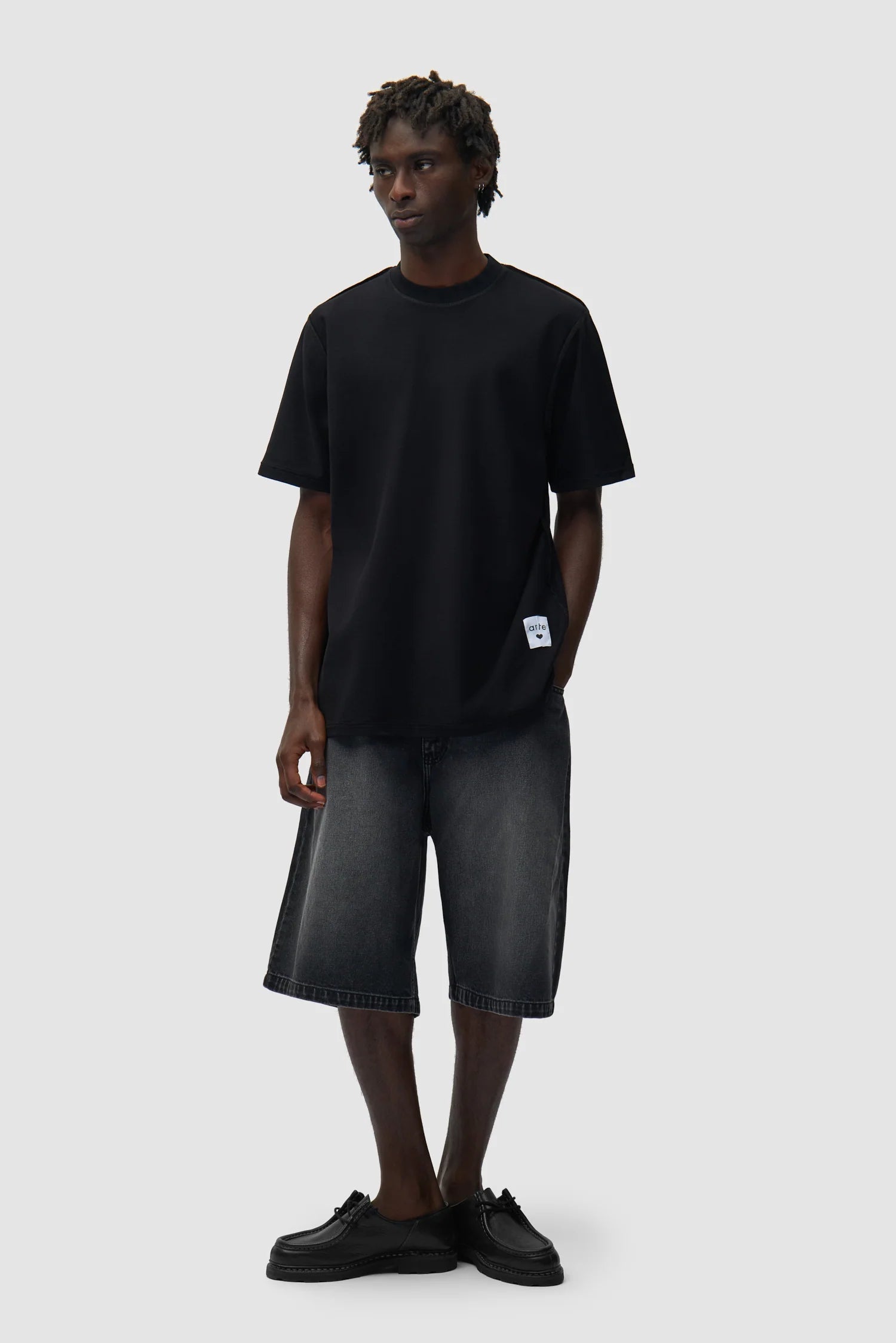Arte Antwerp – Reversible label T-shirt Black - T-shirts - SS26-190T