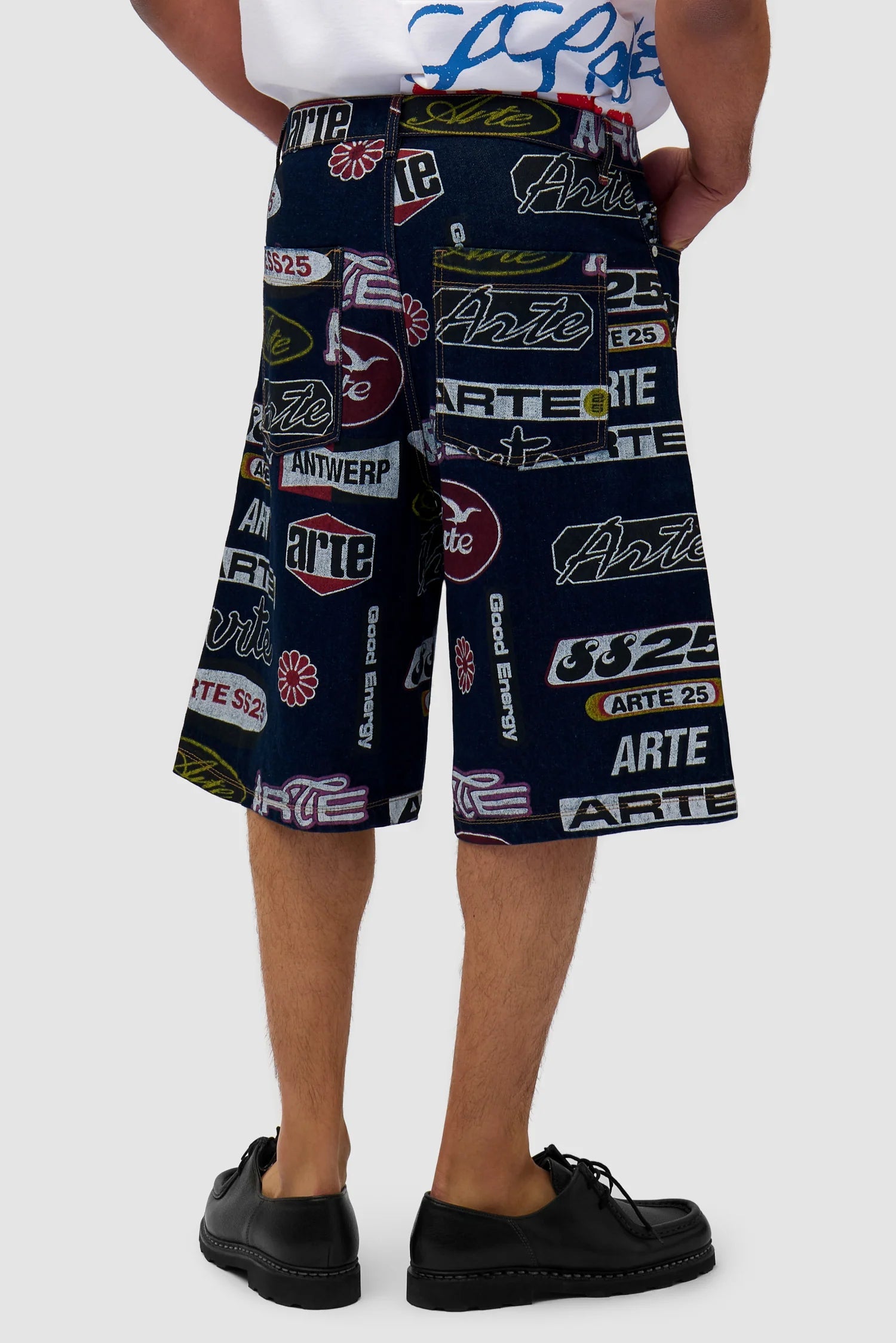 Arte Antwerp - Allover Print Short - Dark Denim - Vestes et Manteaux - SS25 - 186SHO.1