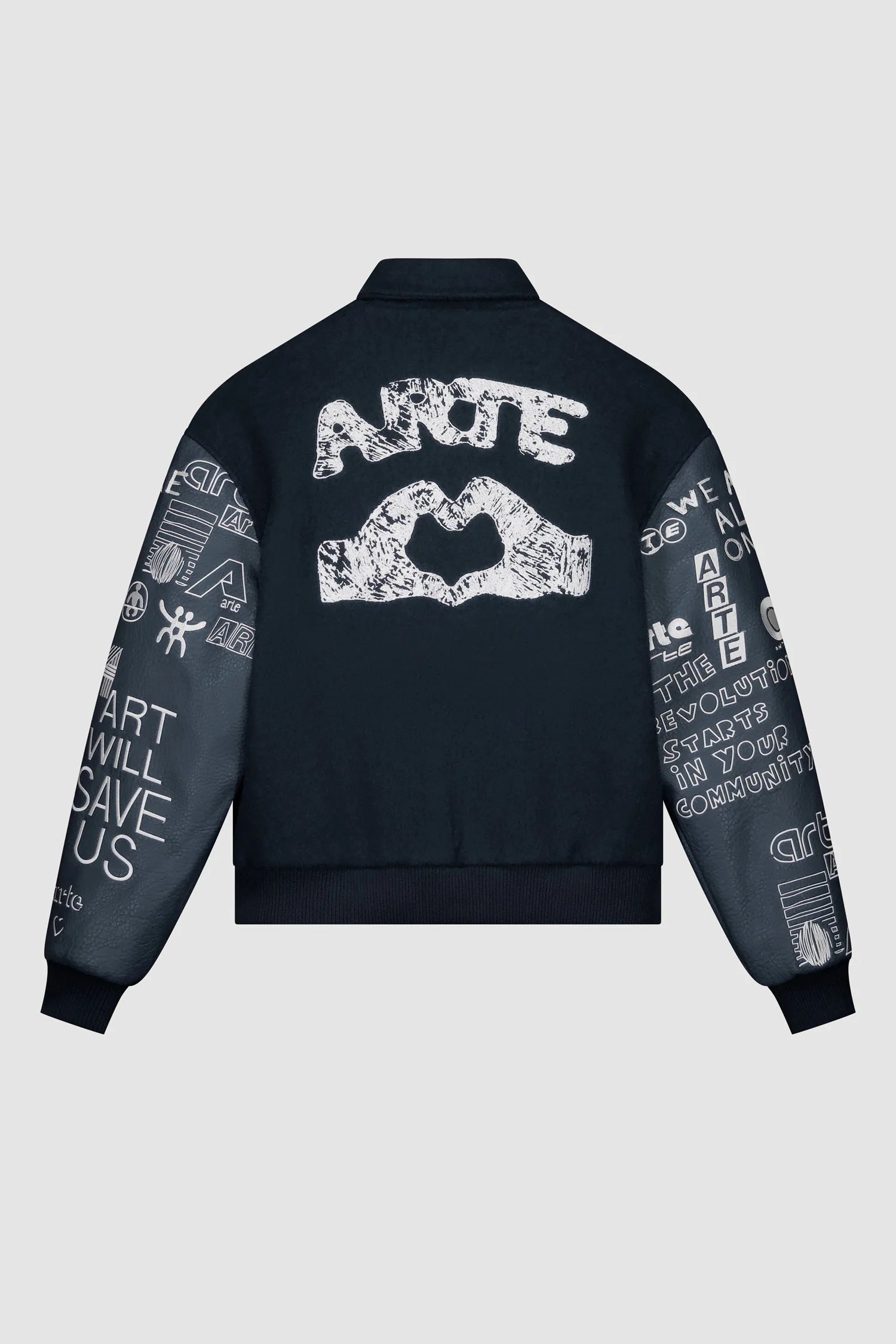 Arte Antwerp - Art Saves College Jacket - Navy - Vestes et Manteaux - AW25 - 074J - M - NAVY
