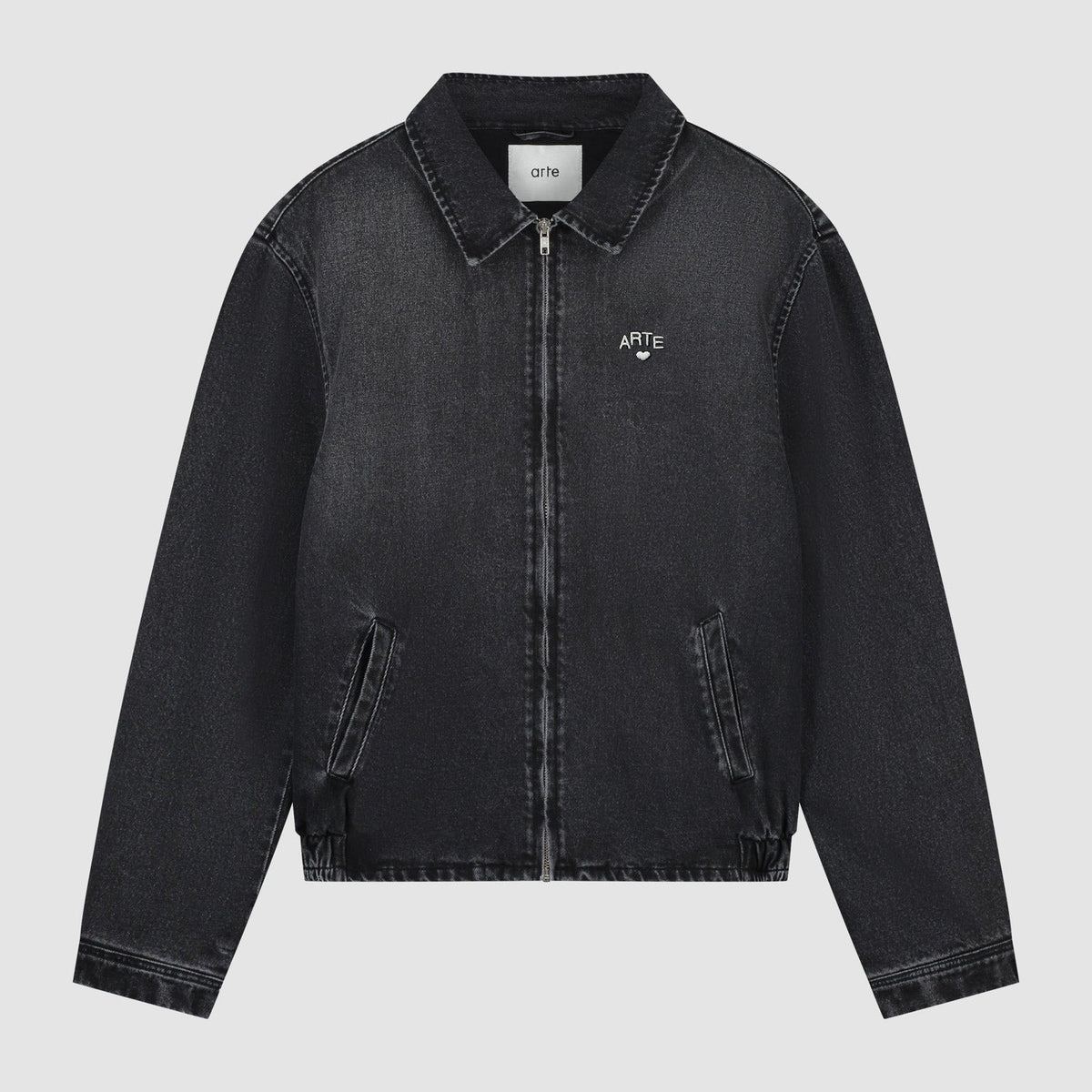 Arte Antwerp Jeansjacke Washed Denim Classic schwarz – Packshot Vorderseite