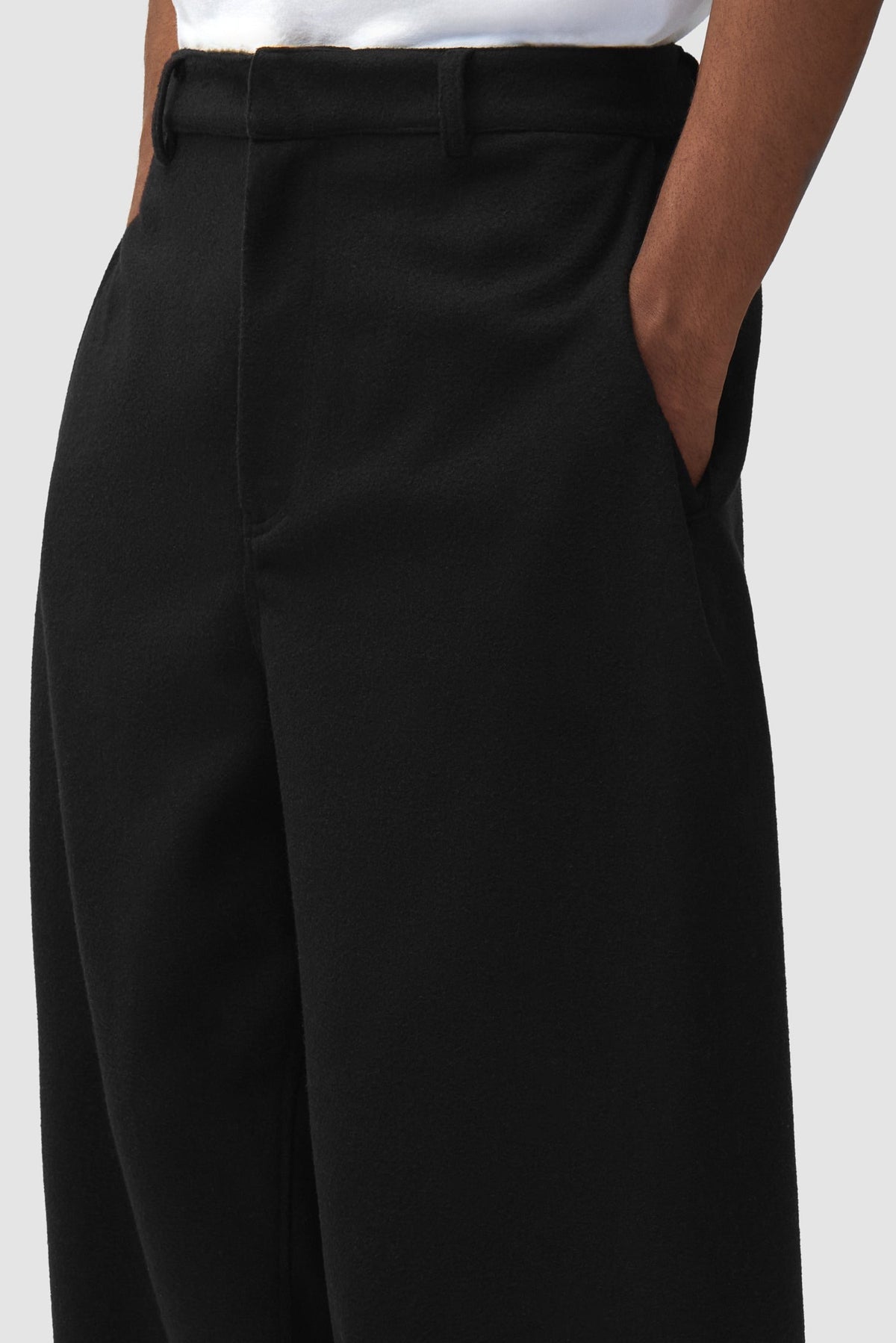 Arte Antwerp Pantalon Wool Pleated Gallery noir – détail de la poche latérale