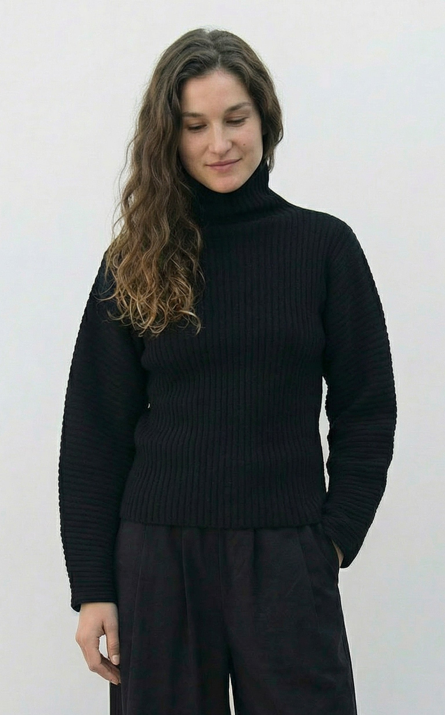 Baserange - Kai Turtleneck - Black - Pulls et Sweats - PUKAT-RC-WI25
