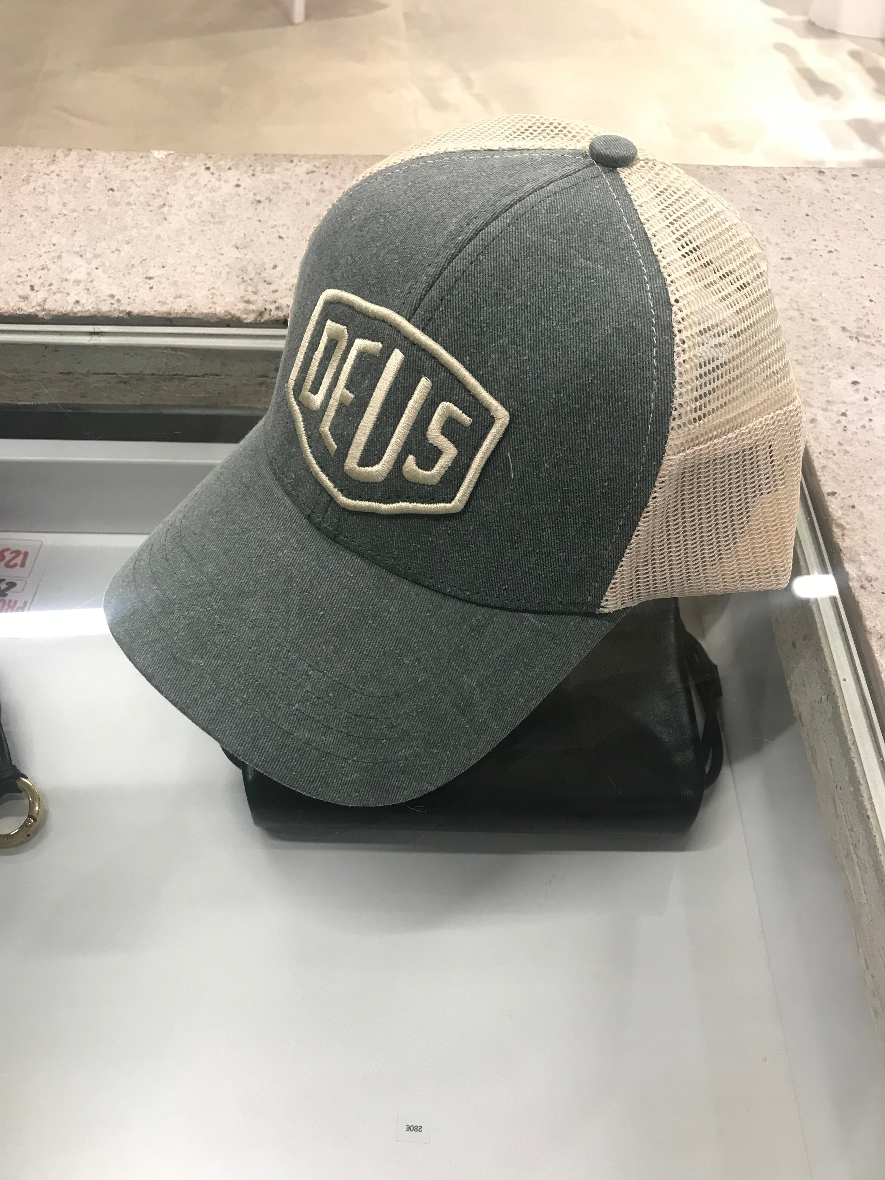 Deus Ex Machina - Shield Trucker Shale Green - Accessoires - DMP257196 - SHA