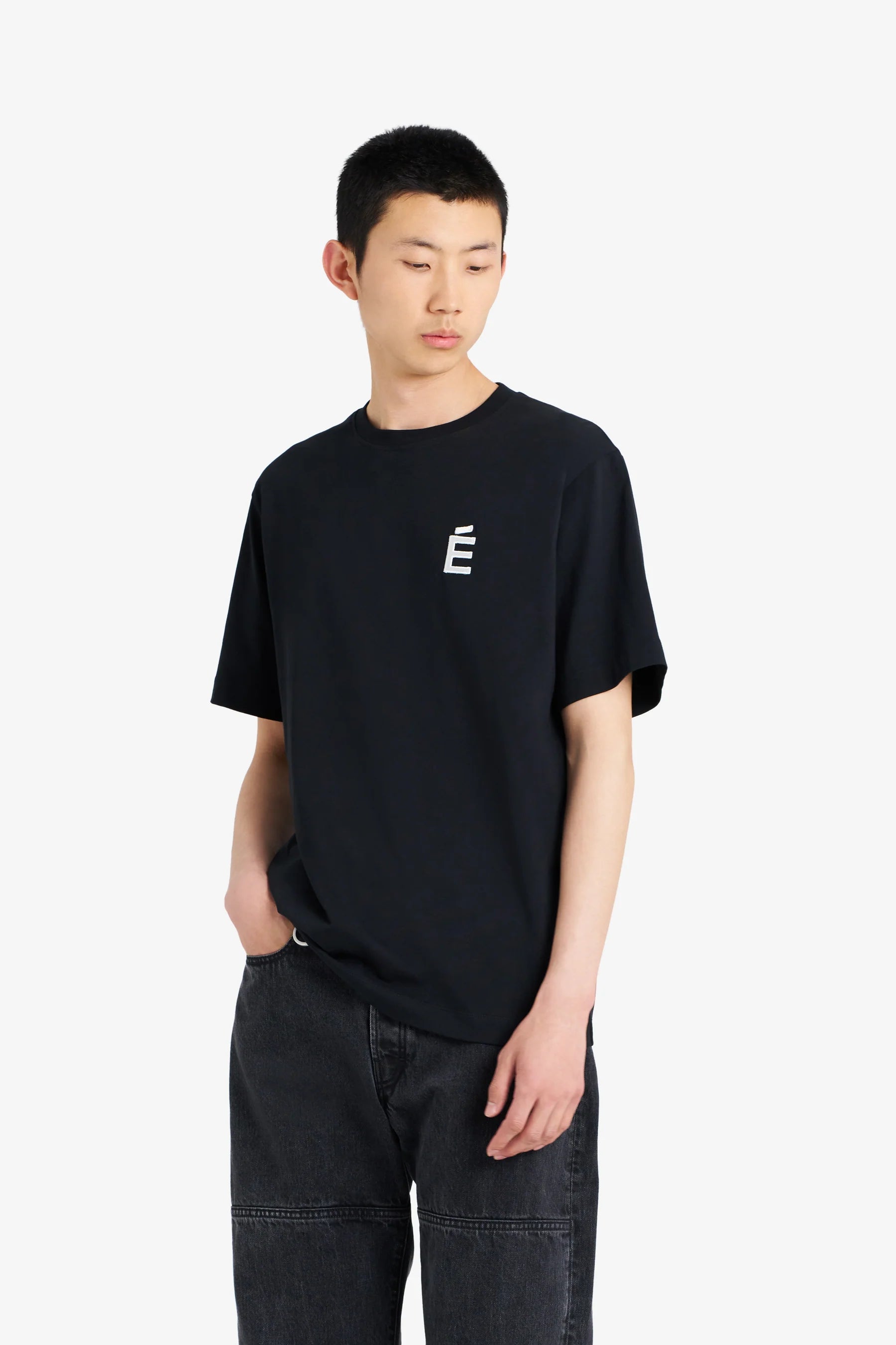 Etudes Studio - Regular T-shirt E - Noir - T-shirt - E25MMTSH100 - 99