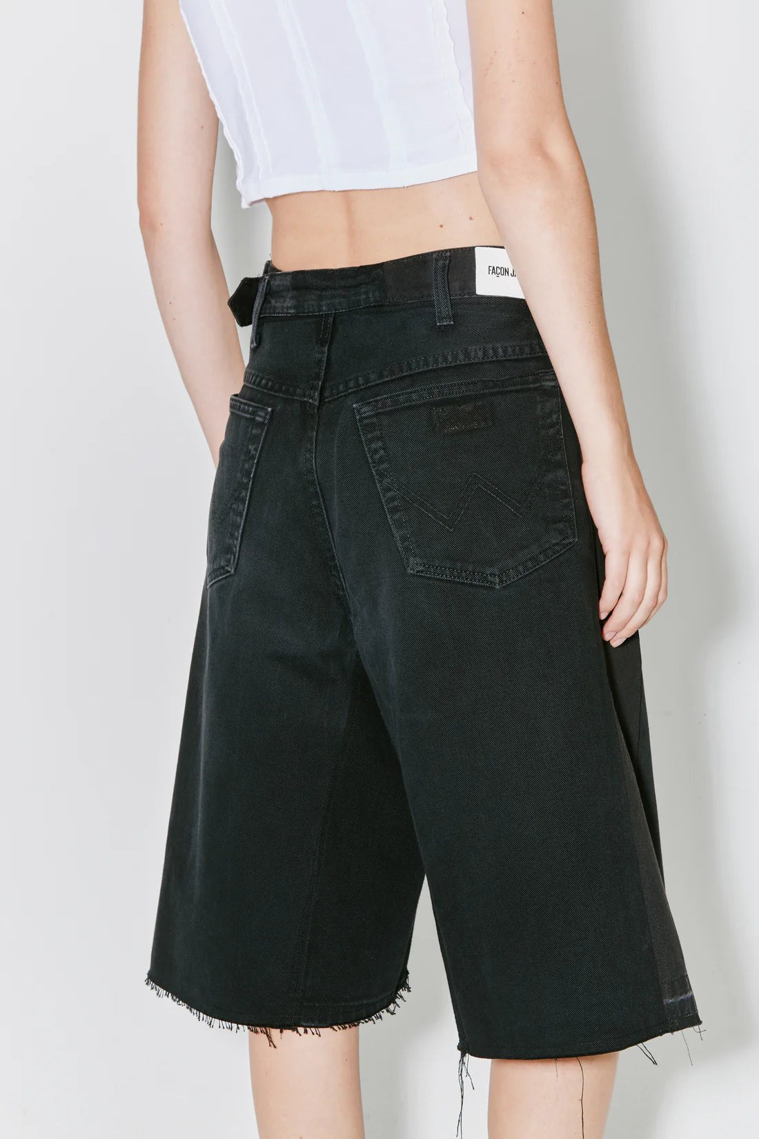 Façon Jacmin - Paci Apron Short - Black - Jupes et Pantalons - PACI