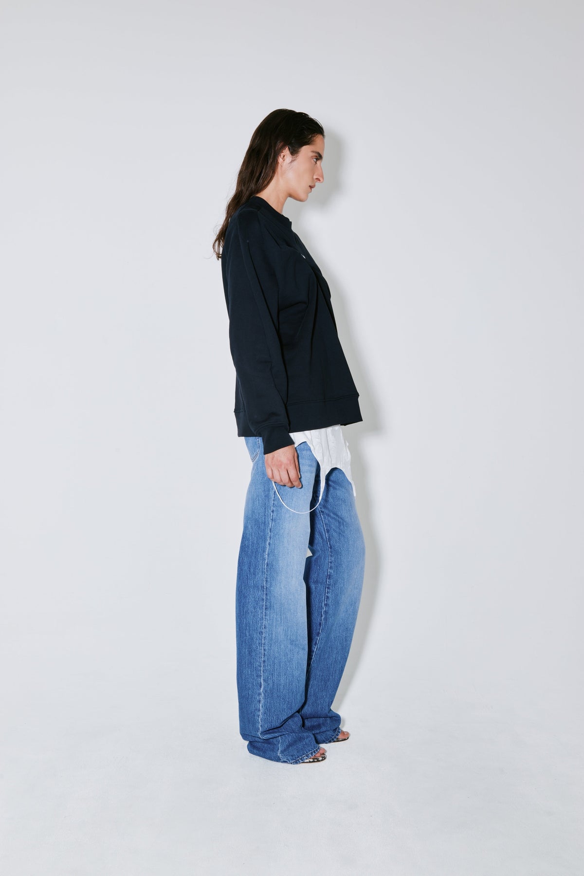 Façon Jacmin - Solar Sweatshirt - Black, portée, vue de profil